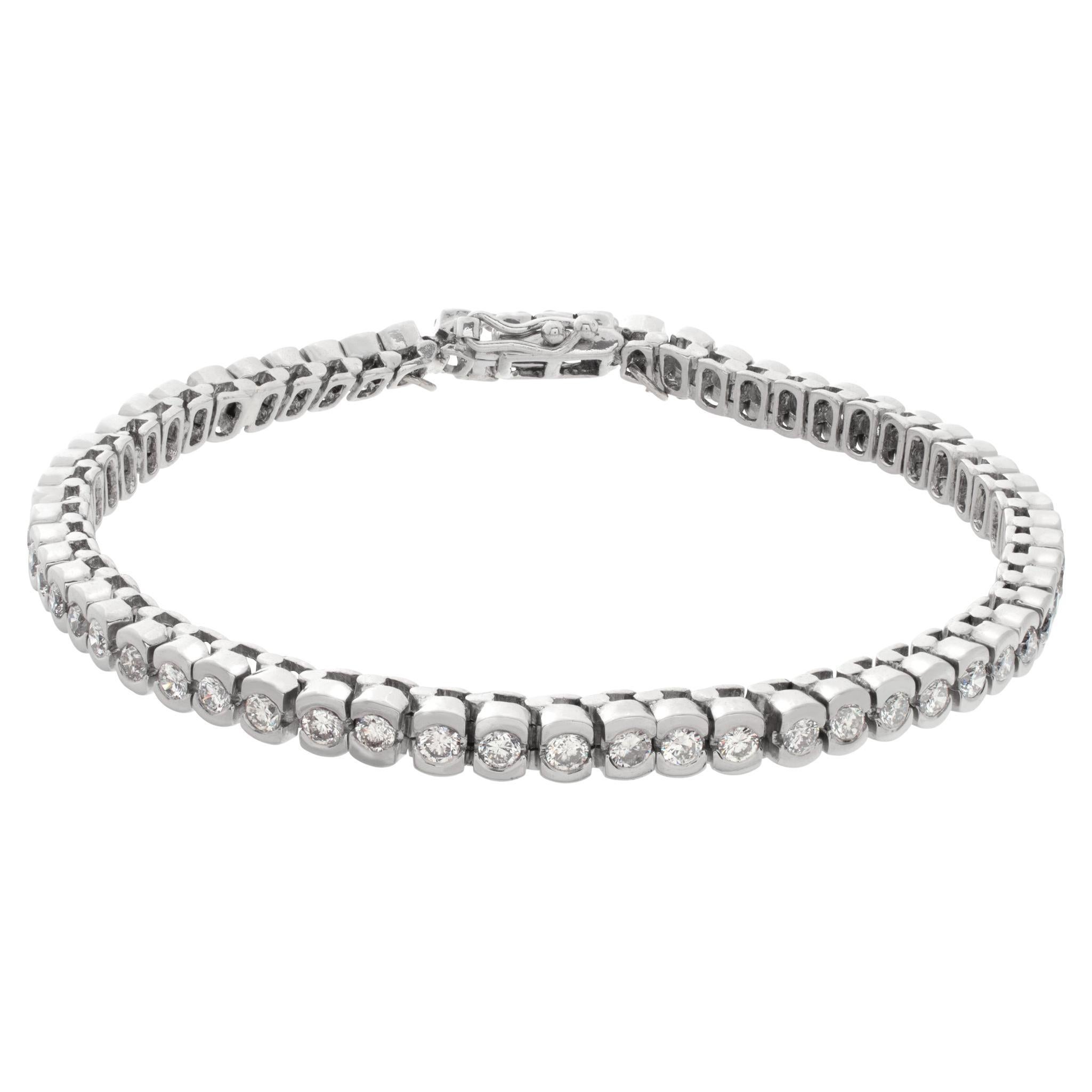 Pulsera tenis de diamantes en platino con aproximadamente 6 quilates en diamante redondo