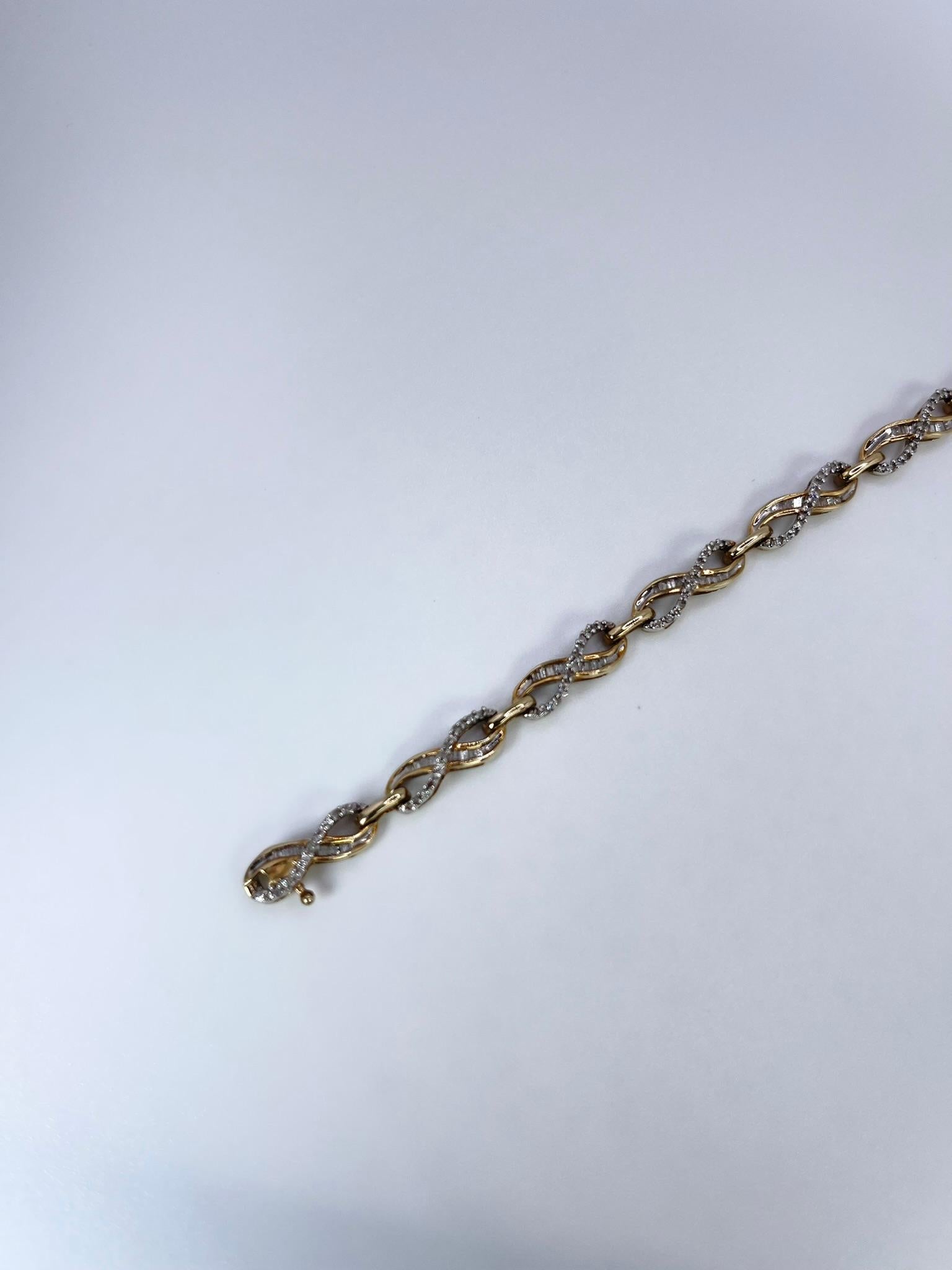 Moderniste Bracelet tennis à motif d'infini en or blanc 14 carats et diamants de 0,75 carat en vente