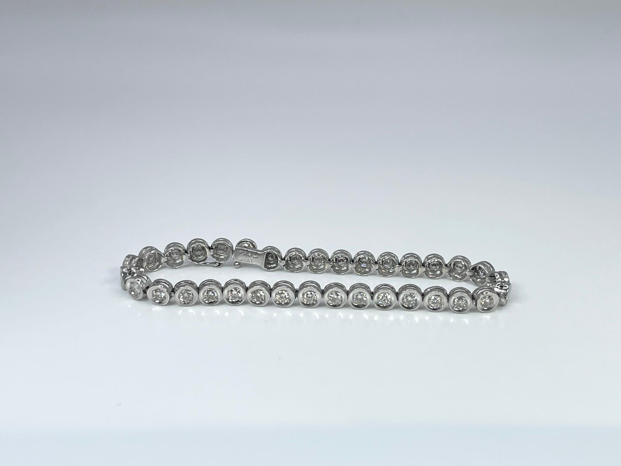 Modernist Diamond Tennis Bracelet PLATINUM 2.72ct Luxurious diamond bracelet For Sale
