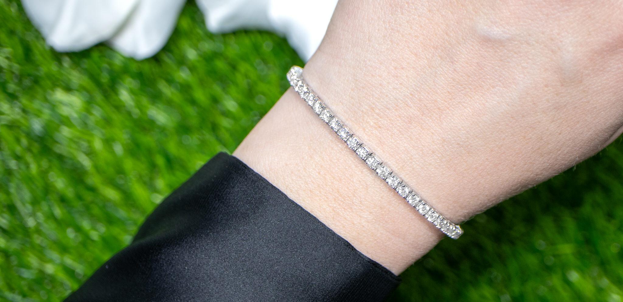 Taille ronde Bracelet de tennis en diamant taille ronde et brillante 4 carats or blanc 18K en vente