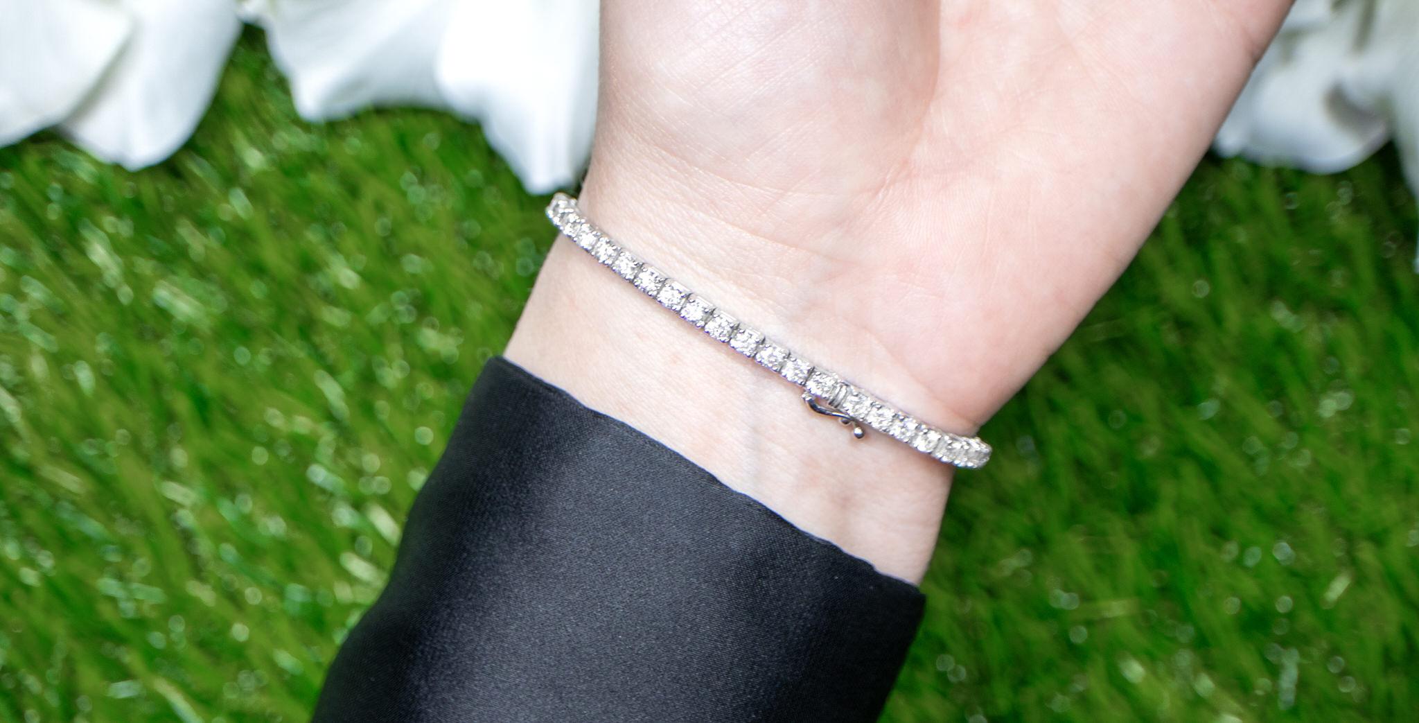 Bracelet de tennis en diamant taille ronde et brillante 4 carats or blanc 18K Unisexe en vente