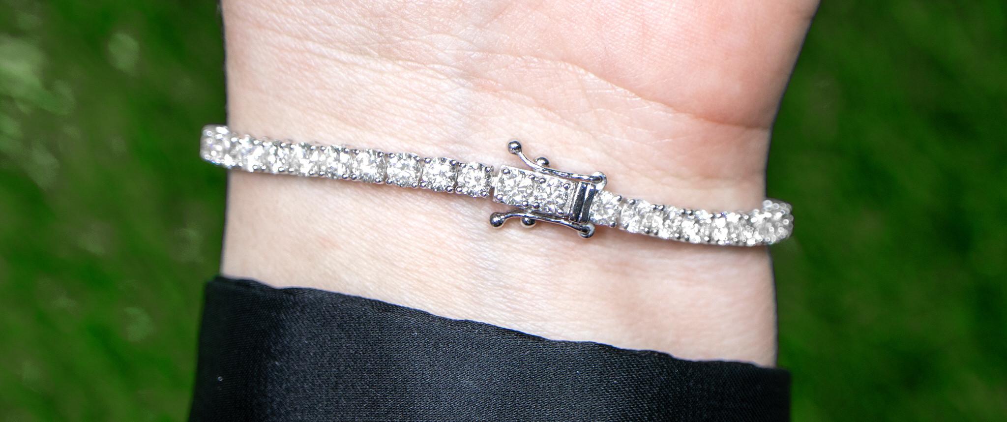 Diamond Tennis Bracelet Round Brilliant Cut 7 Carats 18K White Gold In Excellent Condition For Sale In Laguna Niguel, CA