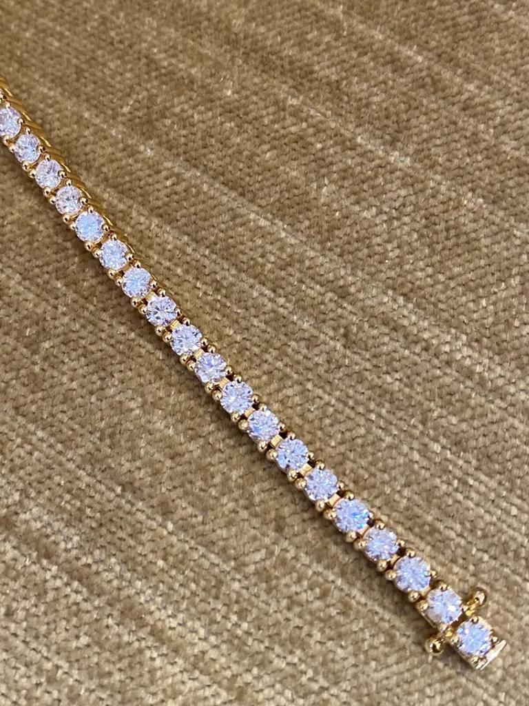 Diamond Tennis Bracelet Rounds 4.40 carats total weight in 18k Yellow Gold 7inch In Excellent Condition For Sale In La Jolla, CA