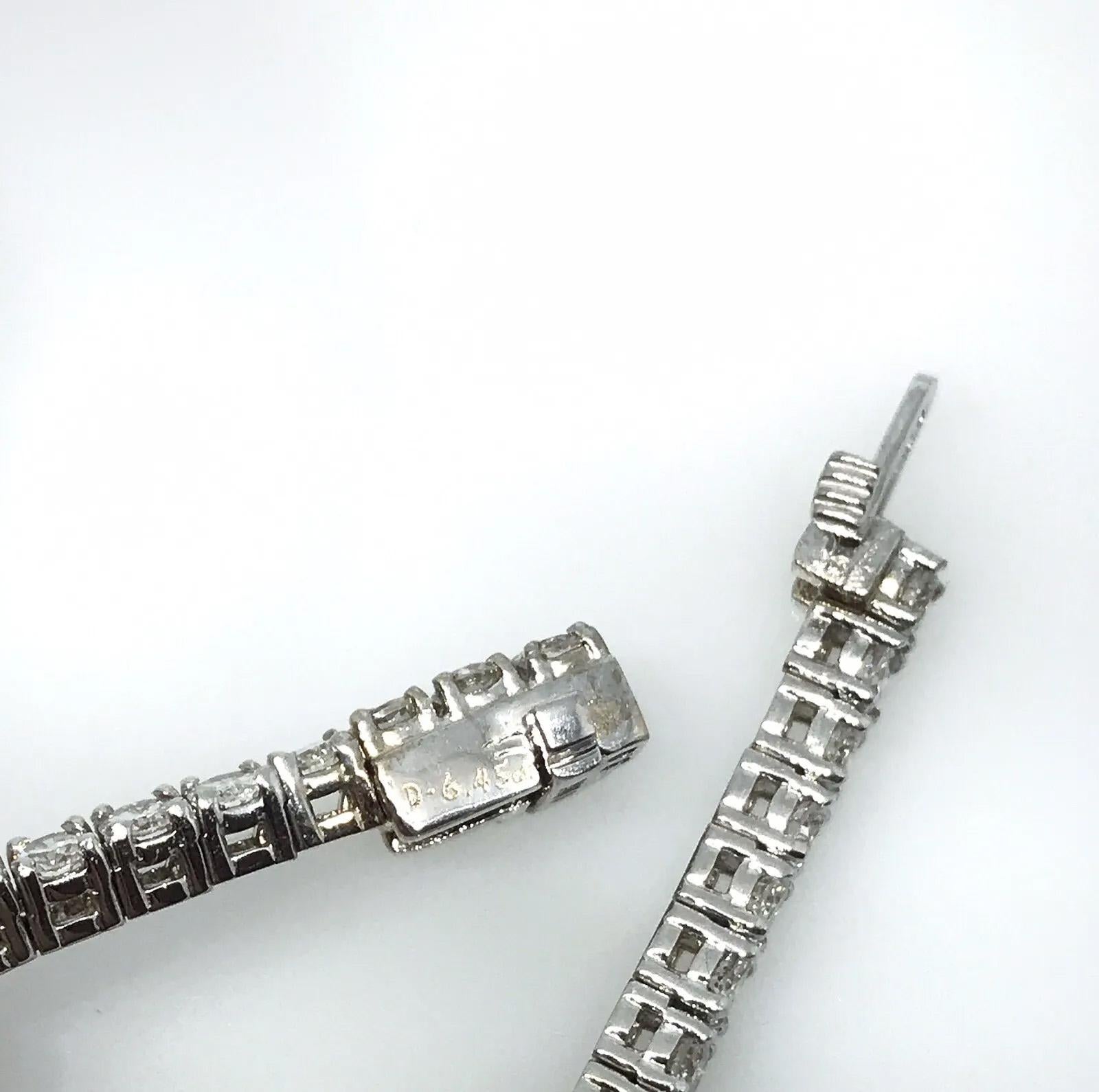 Bracelet tennis ronds de 6,45 carats de poids total en or blanc 18 carats Excellent état - En vente à La Jolla, CA