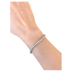 Diamant-Tennisarmband aus 18 Karat Weißgold mit runden 6,45 Karat Gesamtgewicht