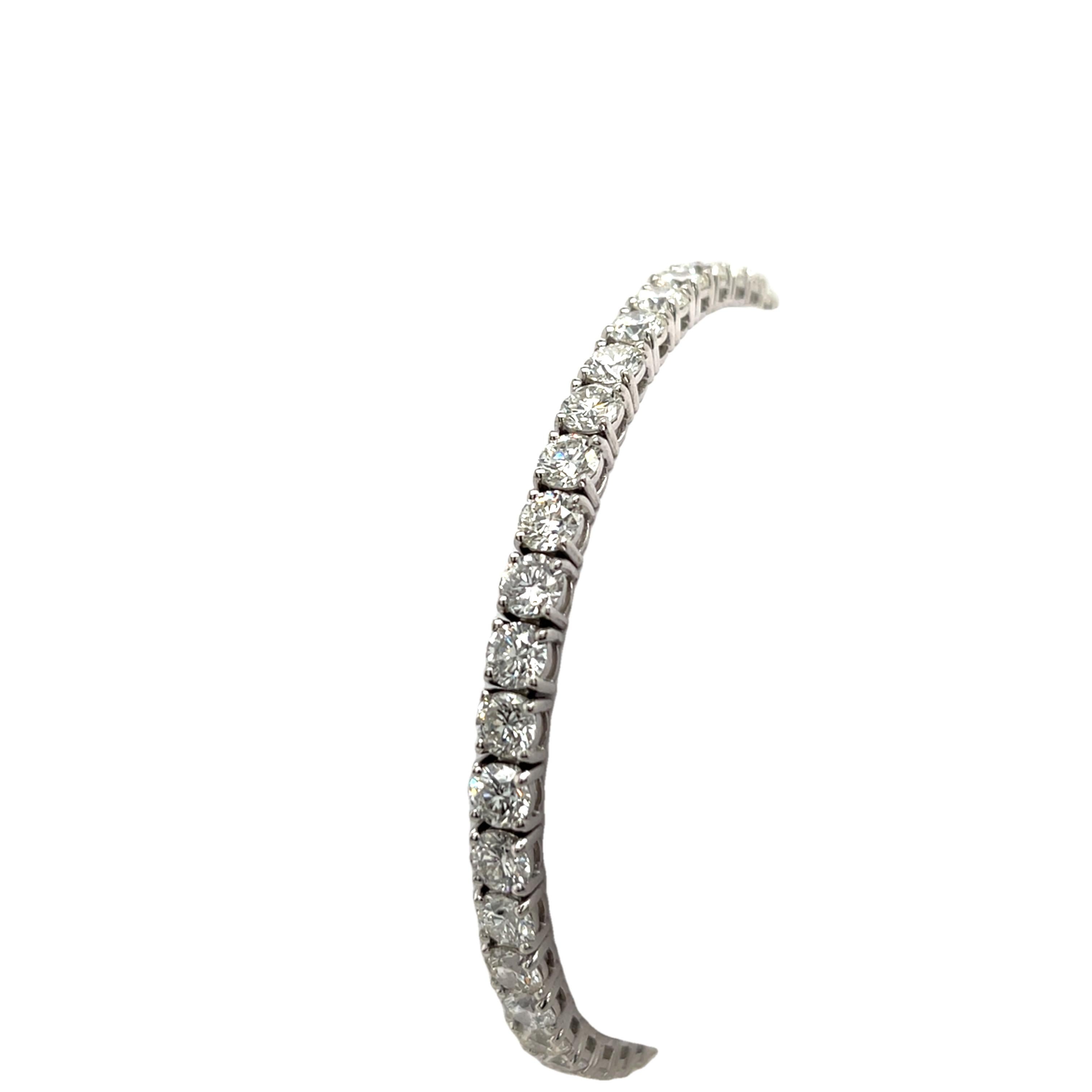 Diamant-Tennisarmband aus 18 Karat Weißgold mit 10,50 Karat natürlichen Diamanten besetzt im Zustand „Neu“ im Angebot in London, GB