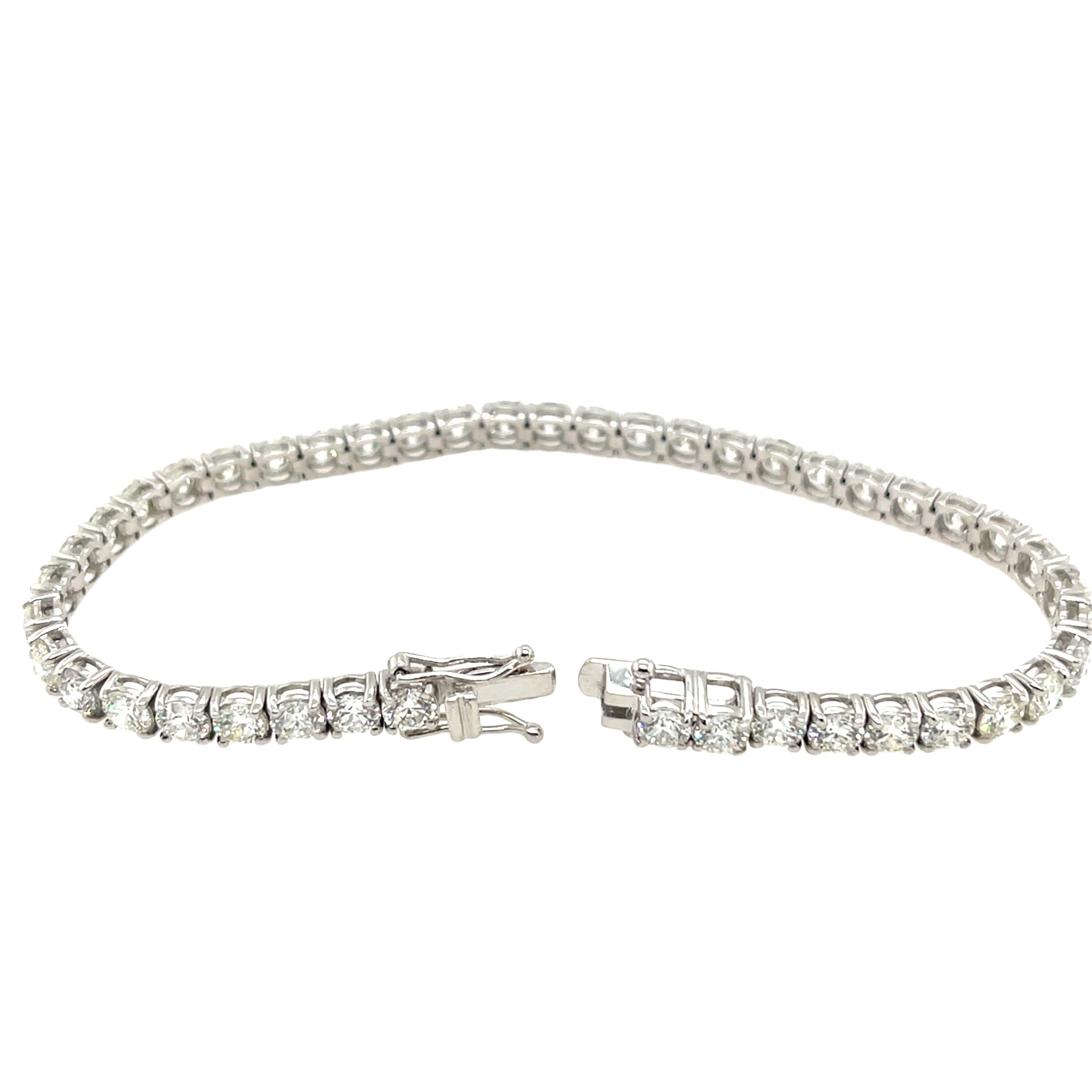 Diamant-Tennisarmband aus 18 Karat Weißgold mit 10,50 Karat natürlichen Diamanten besetzt im Angebot 1