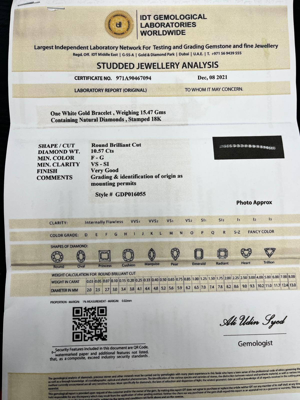 Uno splendido bracciale tennis con 10,57 carati di diamanti naturali, 
realizzato in oro bianco 18ct. I diamanti sono sapientemente disposti in una linea continua, 
offrendo un'eleganza senza tempo e una brillantezza eccezionale. 
Perfetto per le