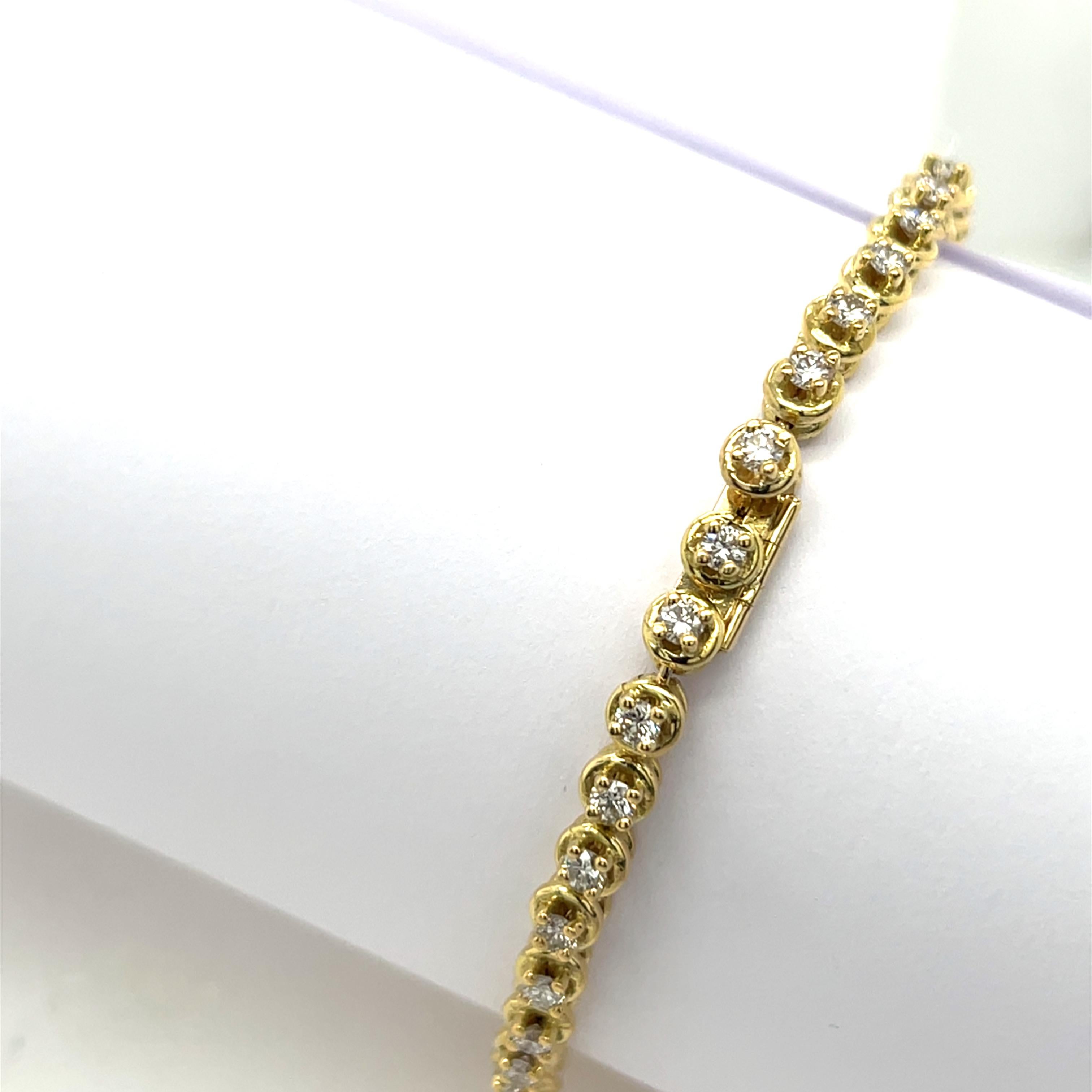 Round Cut Diamond Tennis Bracelet Set With 1.80ct Natural Diamonds in 18ct Yellow Gold