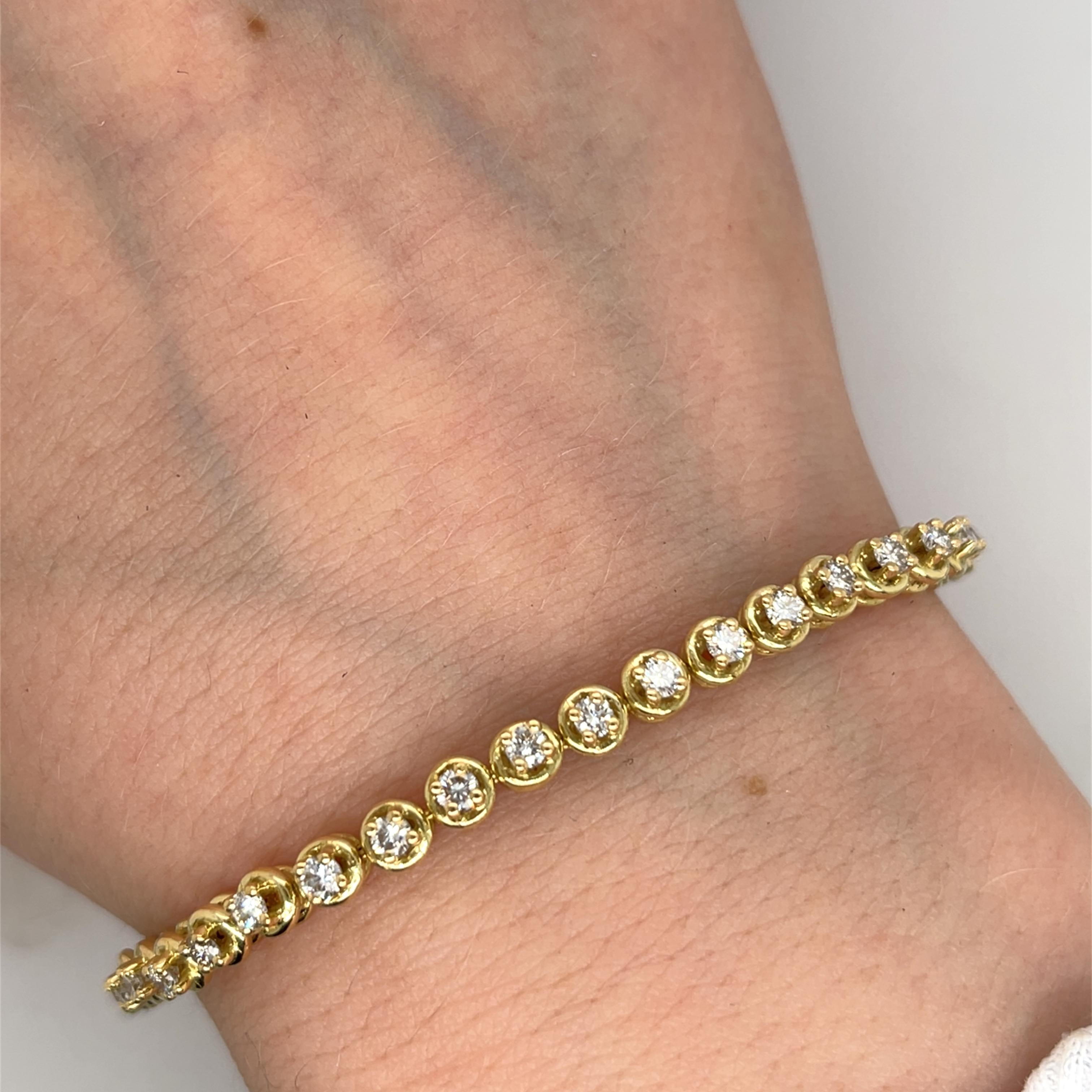 Women's or Men's Diamond Tennis Bracelet Set With 1.80ct Natural Diamonds in 18ct Yellow Gold