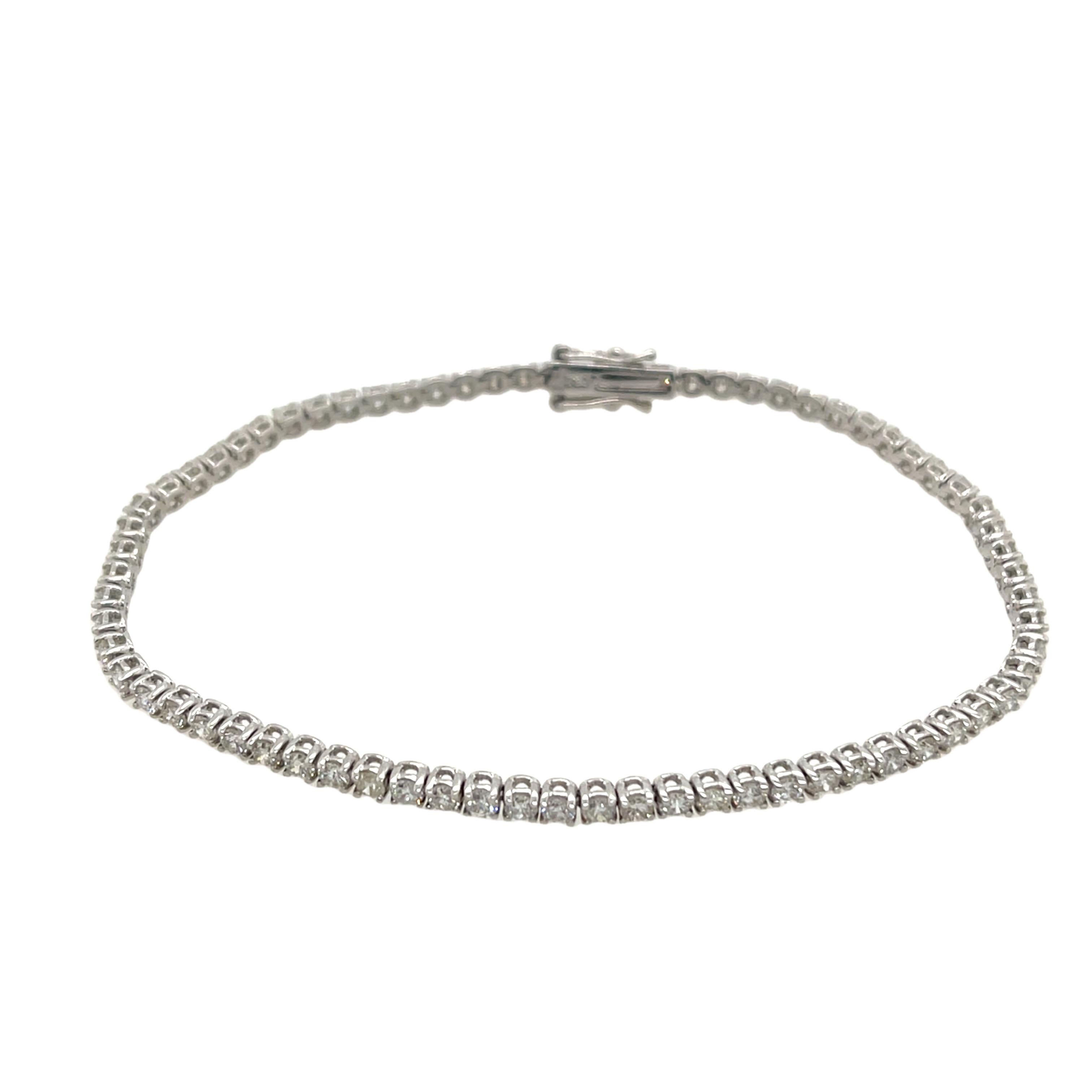 Diamant-Tennisarmband aus 18 Karat Weißgold mit 2,25 Karat natürlichen Diamanten im Angebot 1