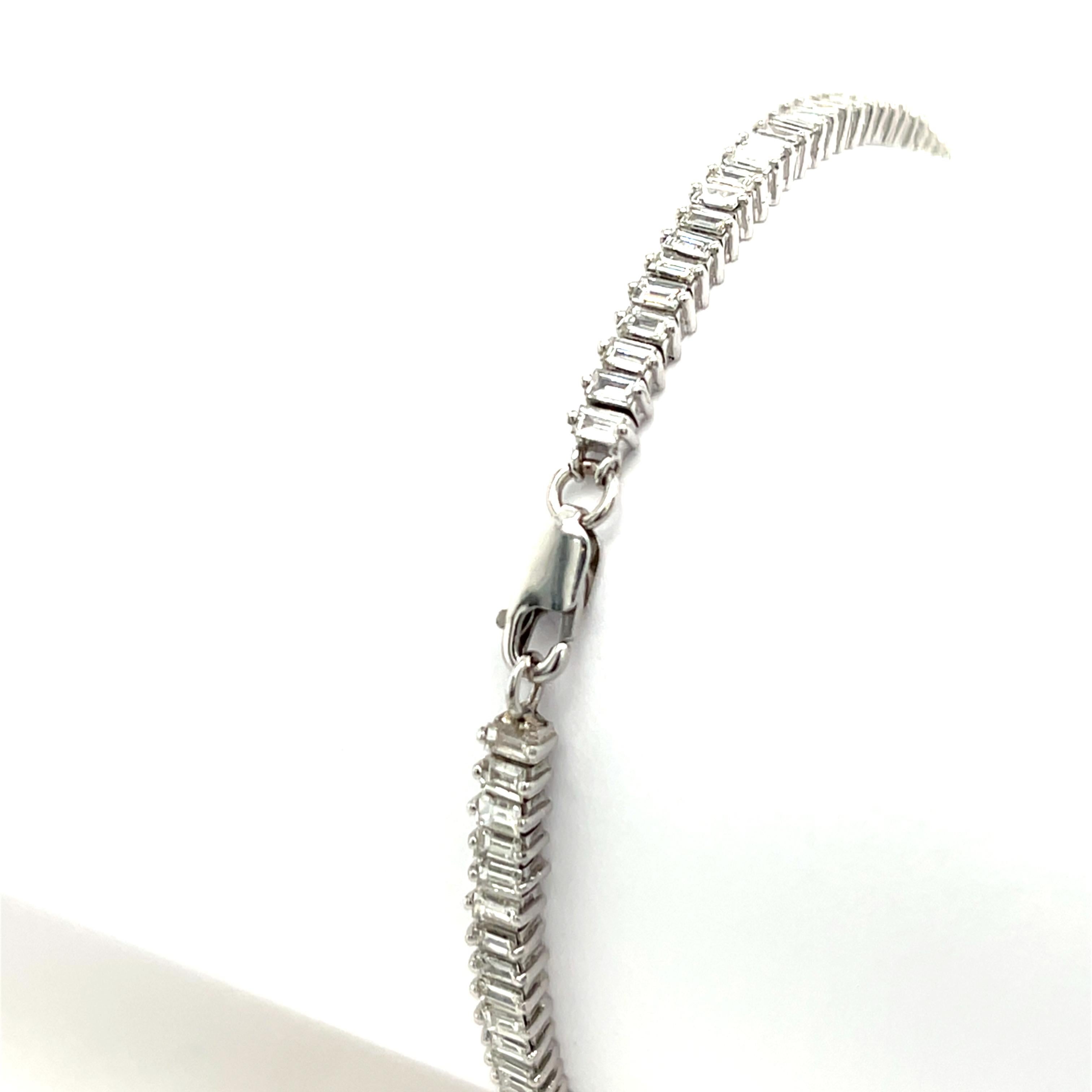 Baguette Cut Diamond Tennis Bracelet Set With 3.50ct Baguette natural Diamonds in 18ct Gold For Sale