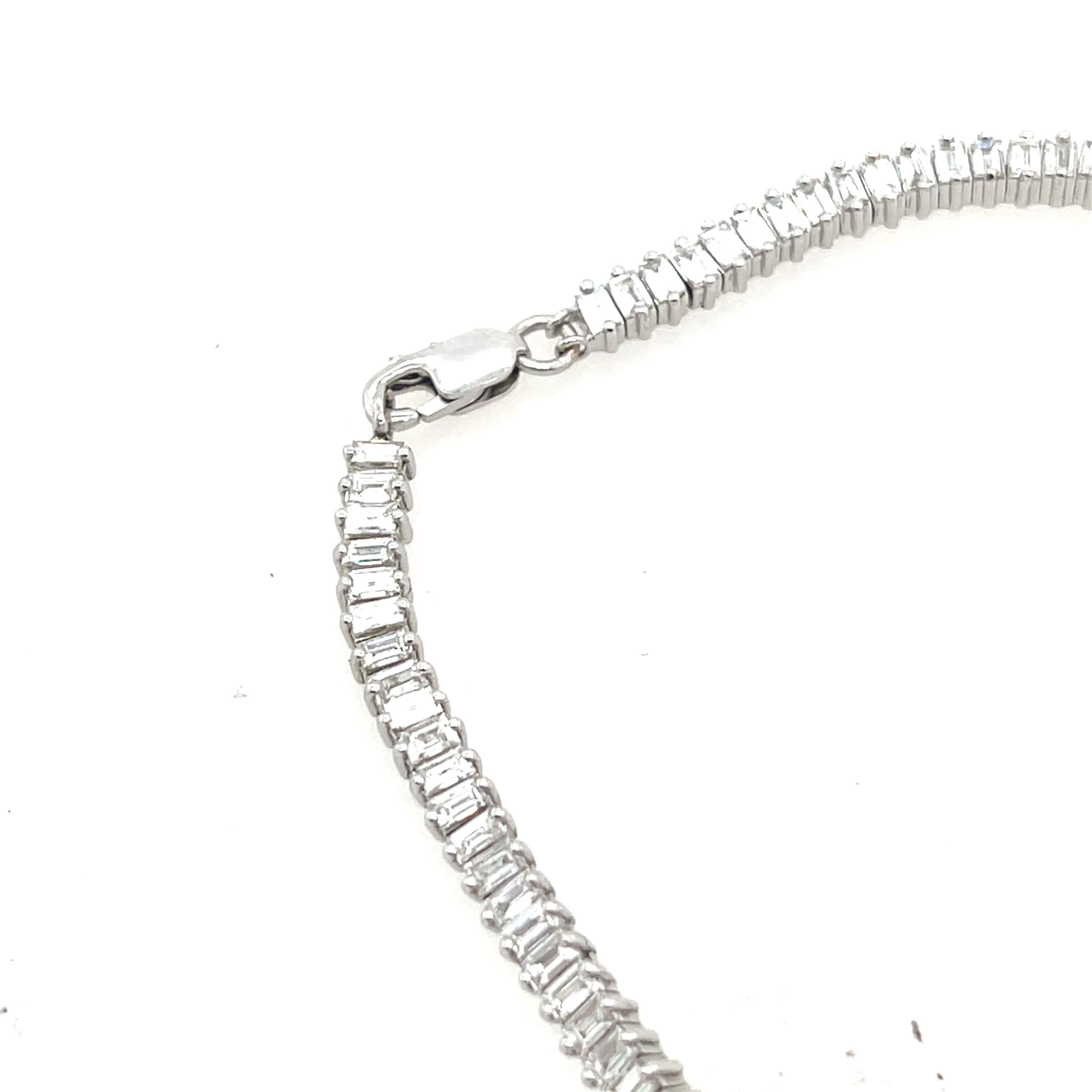 Women's or Men's Diamond Tennis Bracelet Set With 3.50ct Baguette natural Diamonds in 18ct Gold For Sale