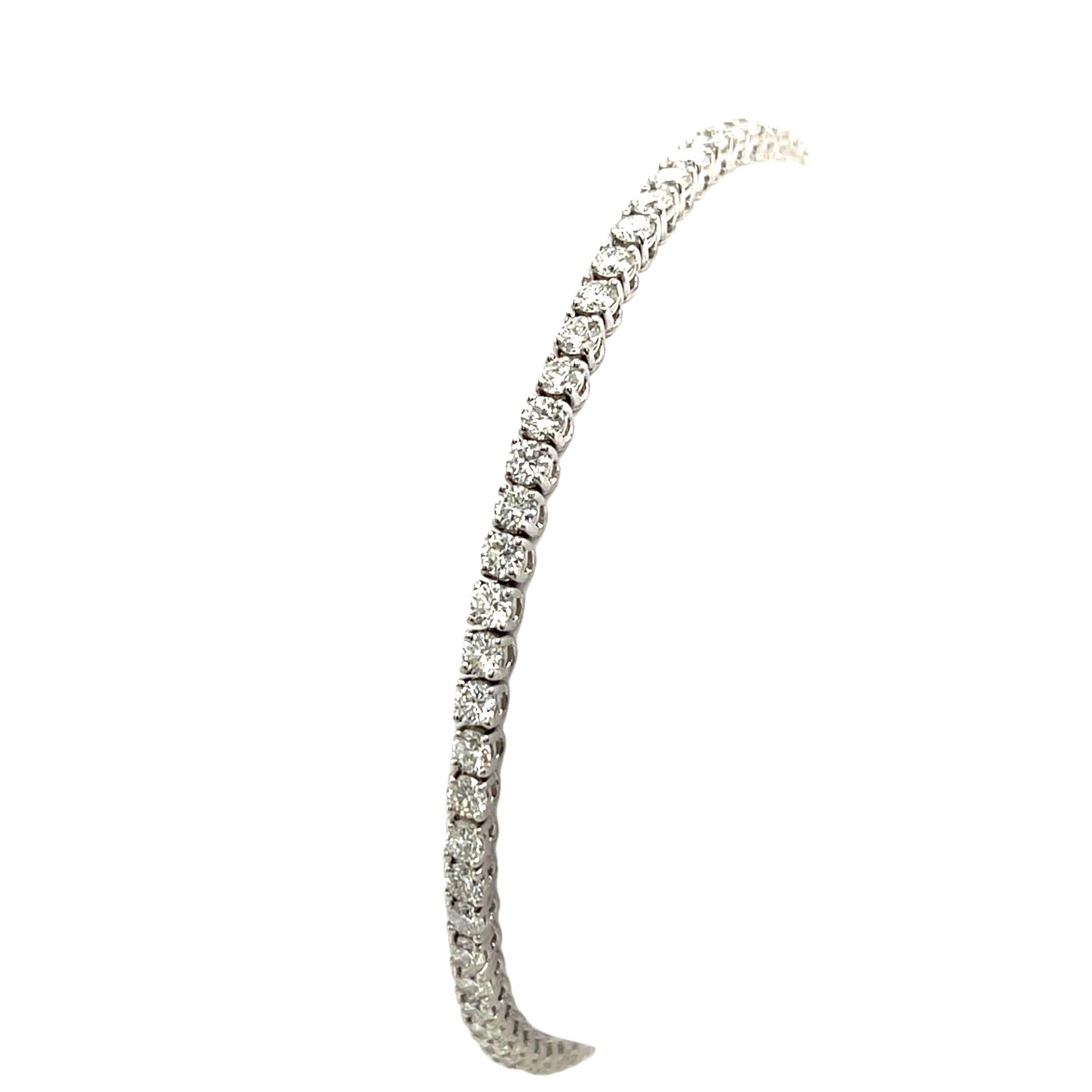 A stunning tennis bracelet set with 3.50ct of natural diamonds, crafted in 18ct white gold. The diamonds are expertly arranged in a continuous line, offering timeless elegance and exceptional brilliance. 

Perfect for special occasions or as a