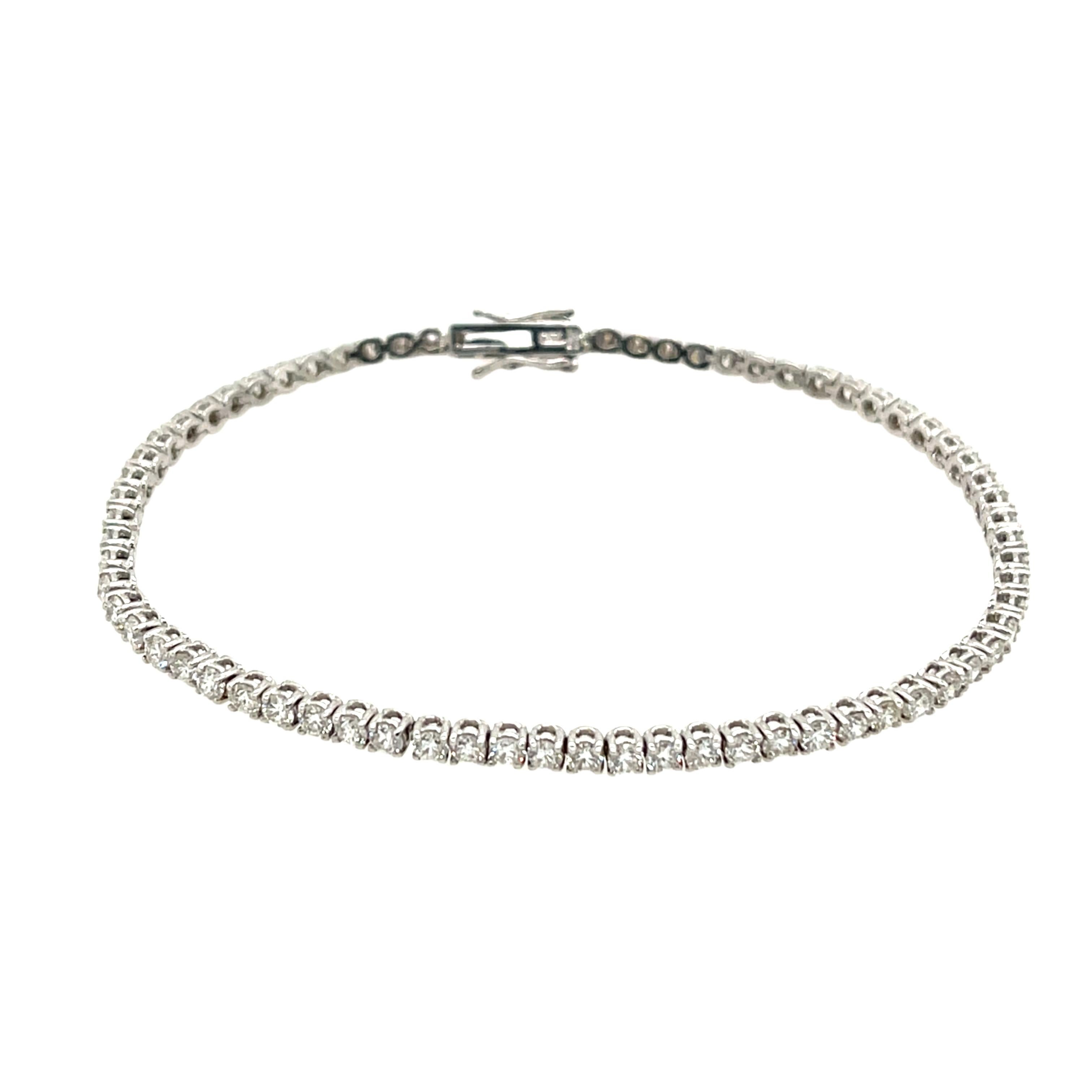 Diamond Tennis Bracelet Set With 3.50ct Natural Diamonds in 18ct White Gold In New Condition For Sale In London, GB