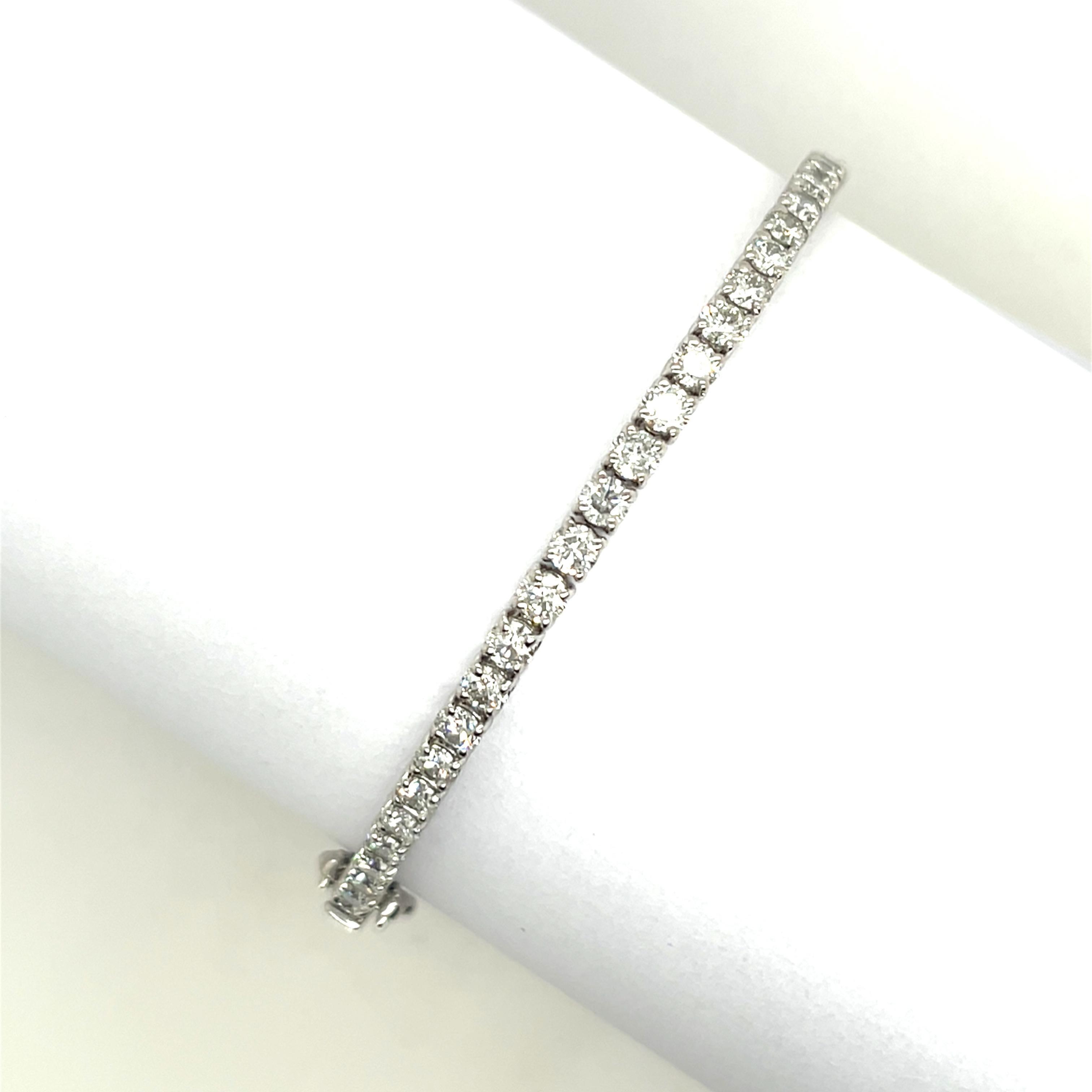 Diamant-Tennisarmband mit 4,50ct natürlichen Diamanten in 18ct Weißgold Damen im Angebot