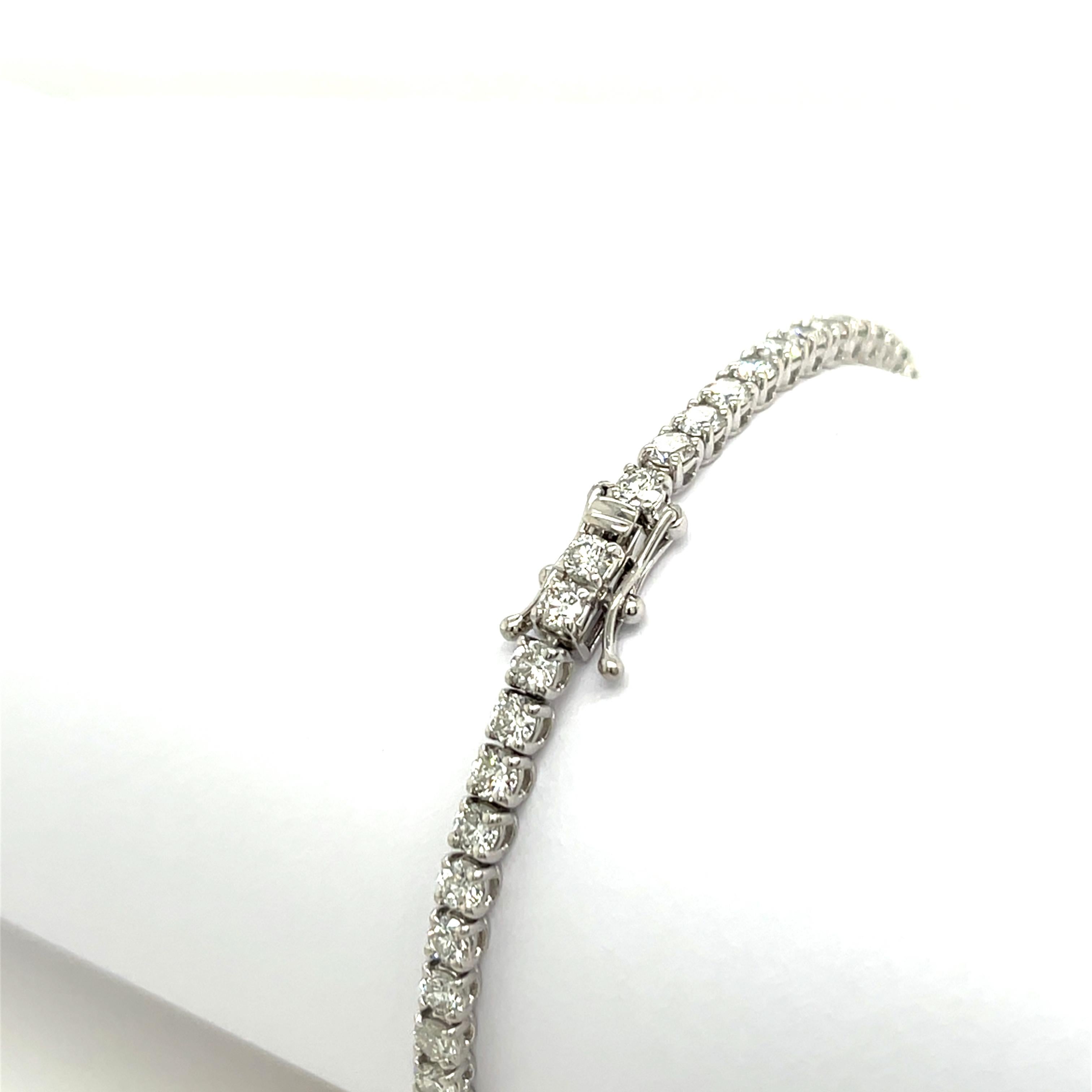 Diamant-Tennisarmband mit 4,50ct natürlichen Diamanten in 18ct Weißgold im Angebot 2