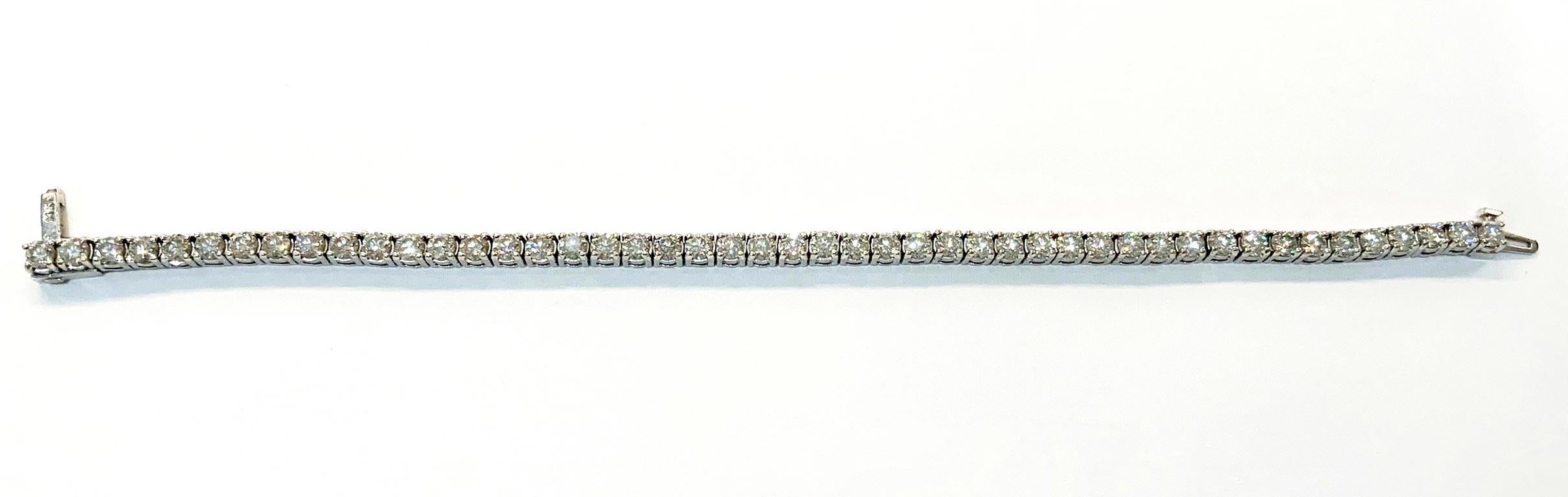 Round Cut Diamond Tennis Bracelet  VS1 8.20 Carat White Gold For Sale
