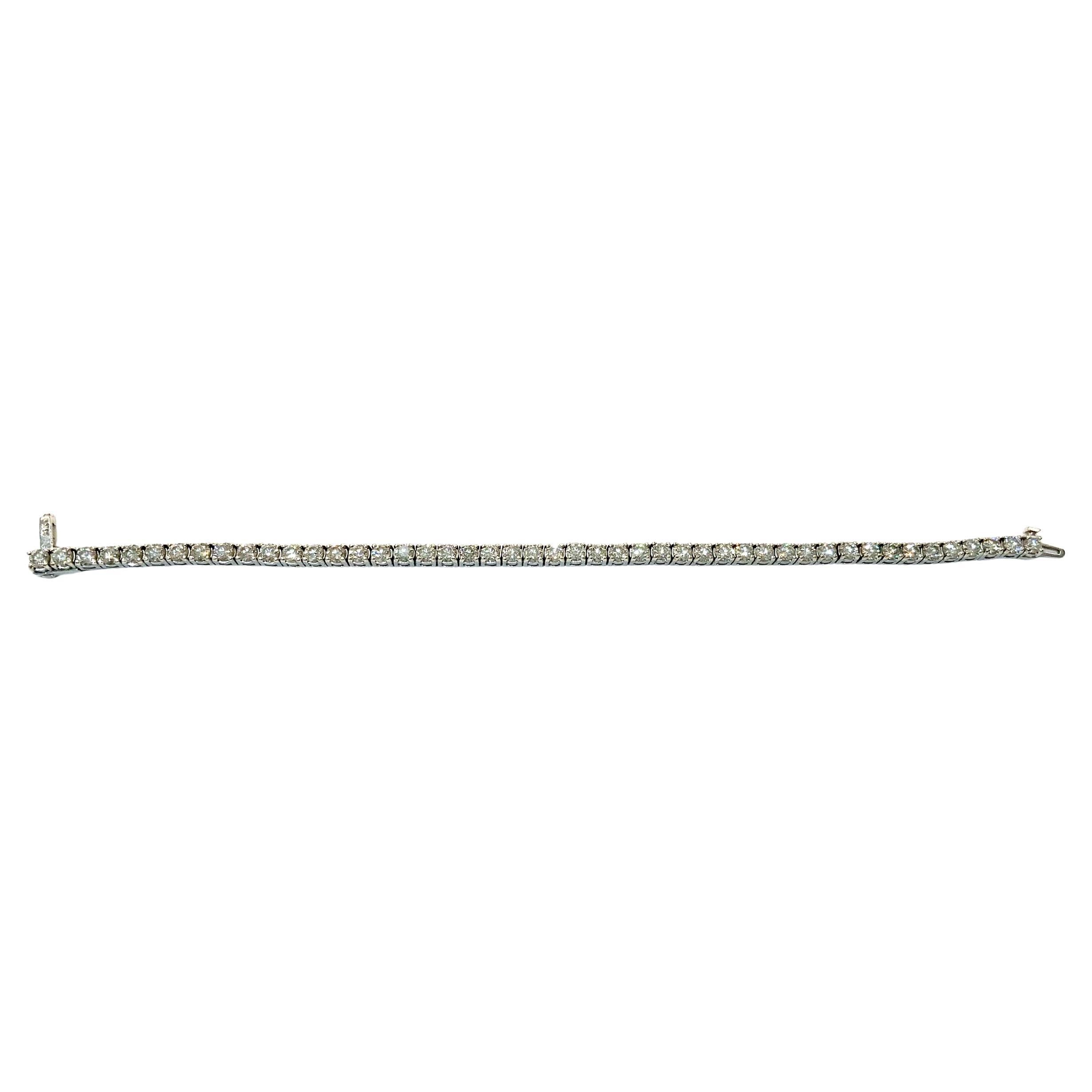 Bracelet tennis VS2 en or blanc 8,20 carats et diamants 

Ce bracelet de tennis intemporel comporte 47 diamants étincelants de qualité VS-2 et de couleur G-H.
Le bracelet tient bien au poignet, ce qui permet de le porter fréquemment. 


Poids total