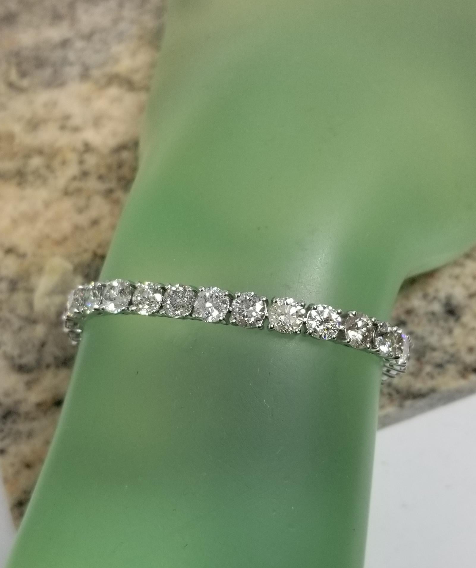 Round Cut Diamond Tennis Bracelet with 15.03 Carats Set in 14k White Gold Setting For Sale