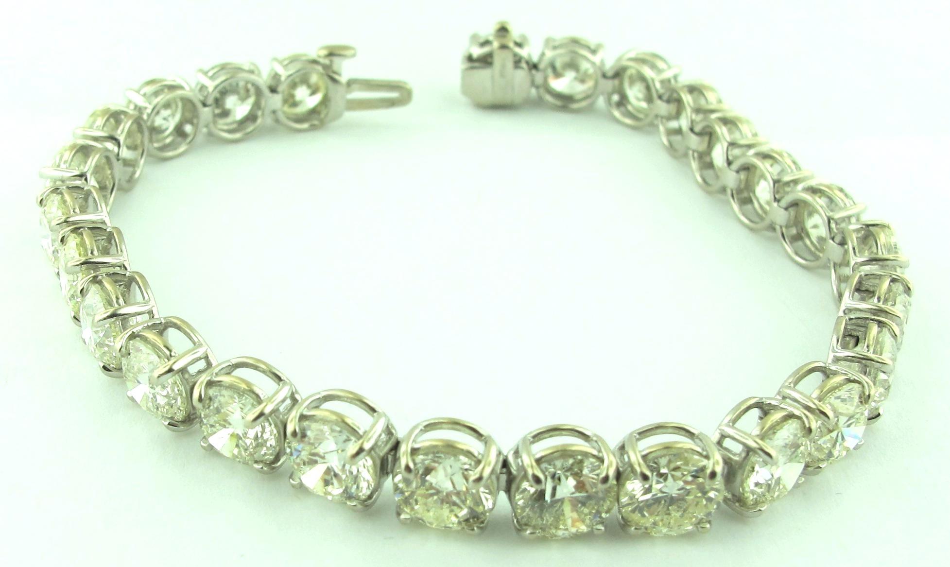 Round Cut Diamond Tennis Bracelet with 19.24 Carat in Platinum