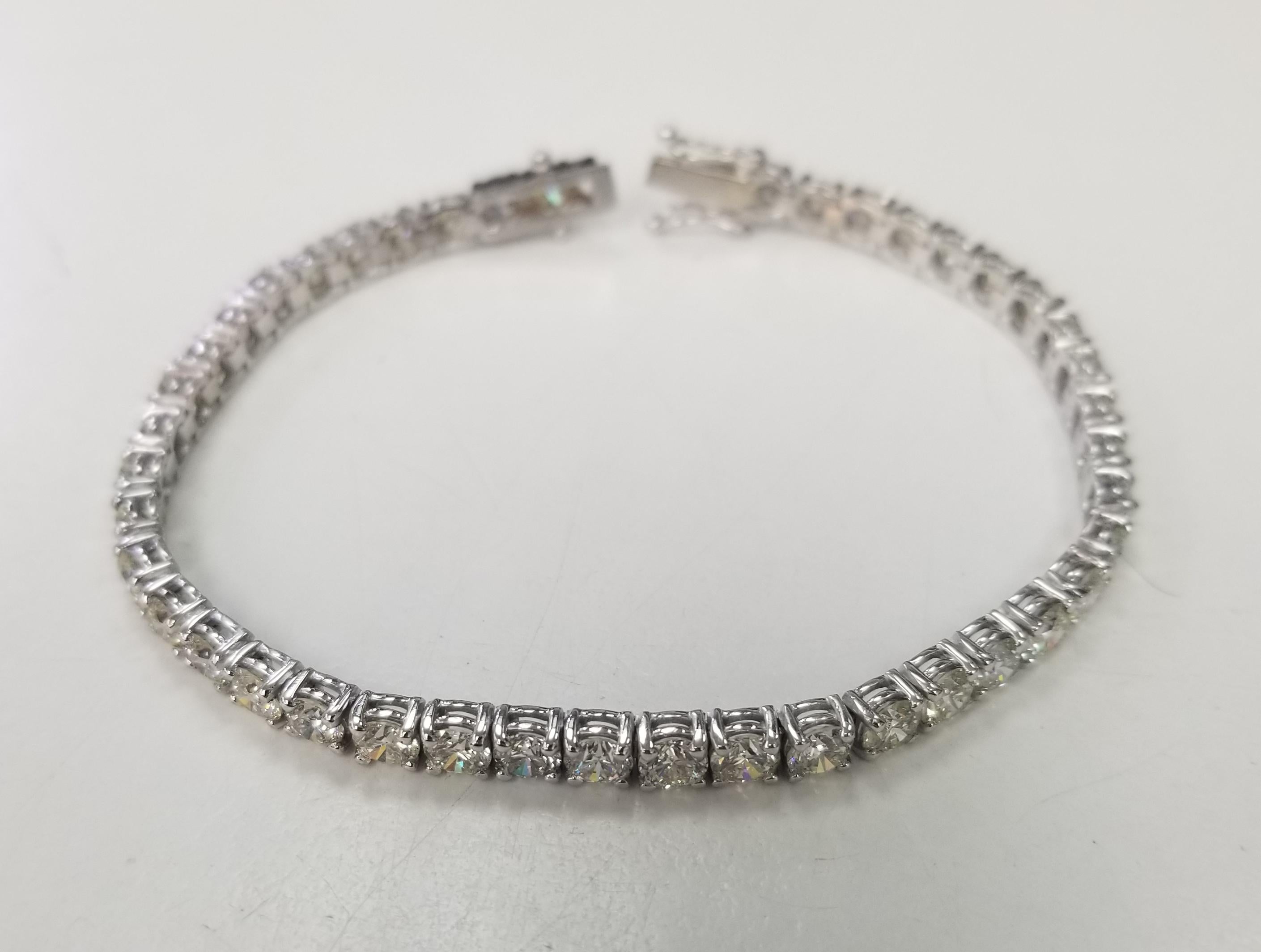 Contemporaneo Bracciale tennis con diamanti da 9,51 carati incastonati in oro bianco 14k in vendita