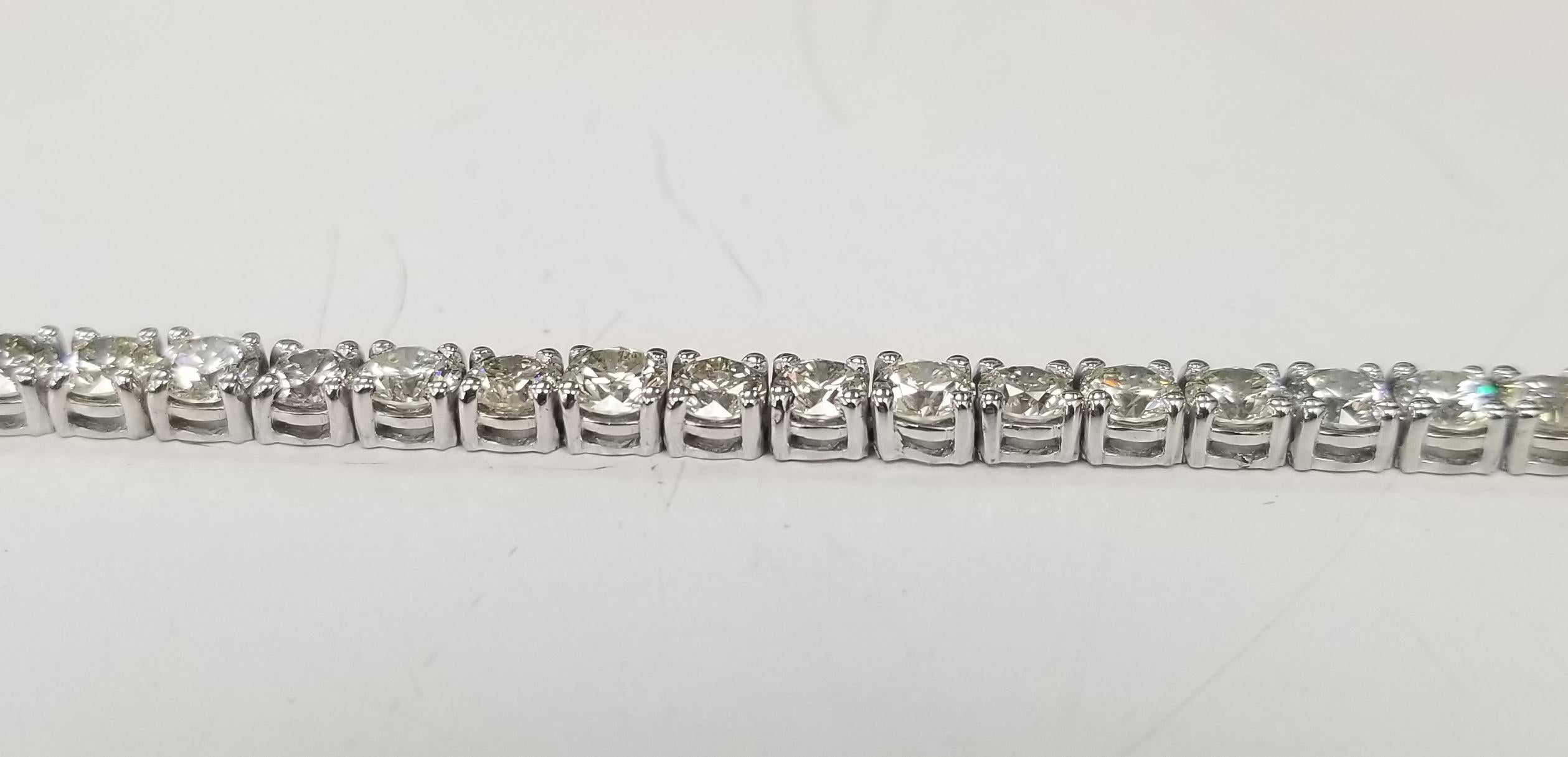 Taglio rotondo Bracciale tennis con diamanti da 9,51 carati incastonati in oro bianco 14k in vendita