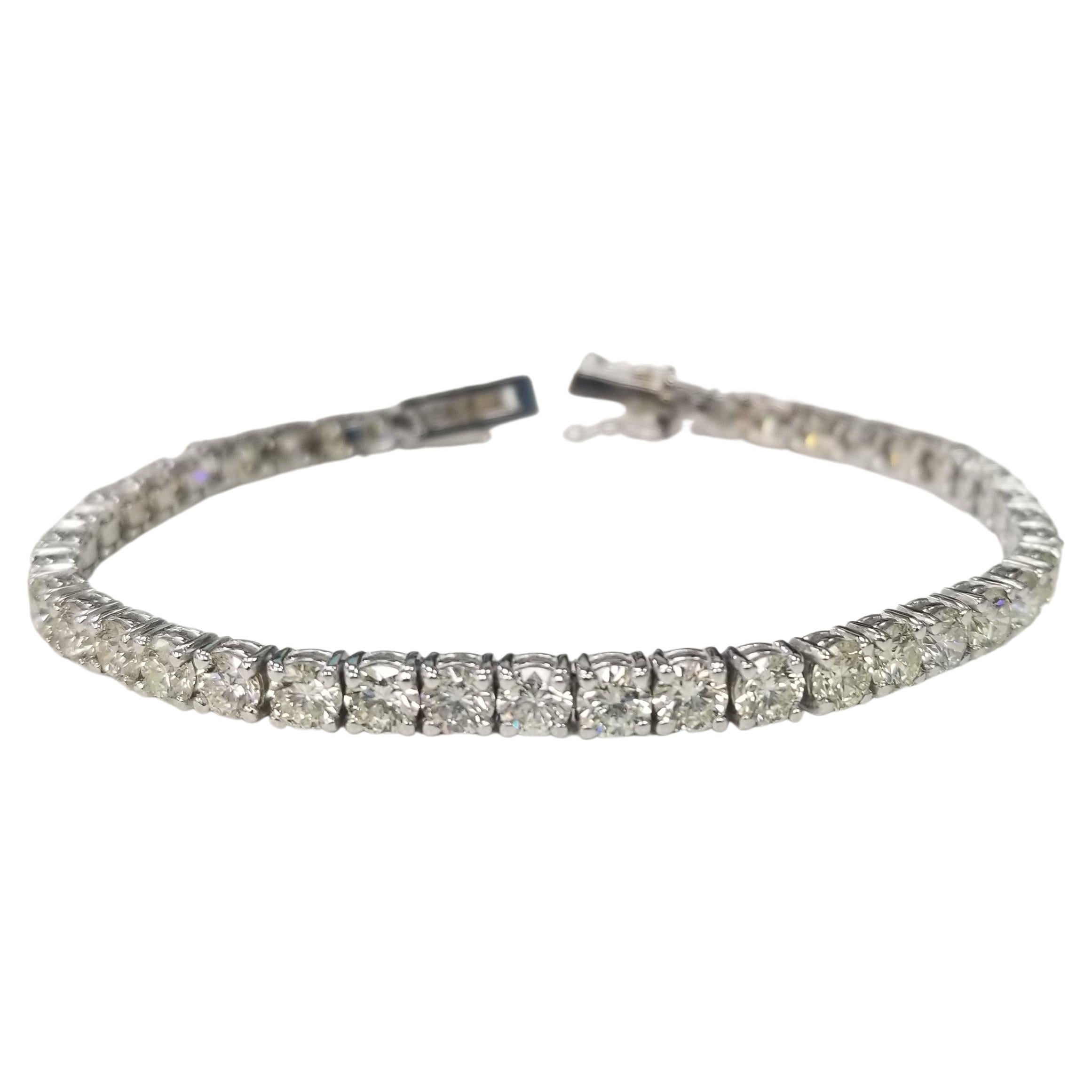 Bracelet tennis en diamants de 9,51 carats sertis dans une monture en or blanc 14 carats