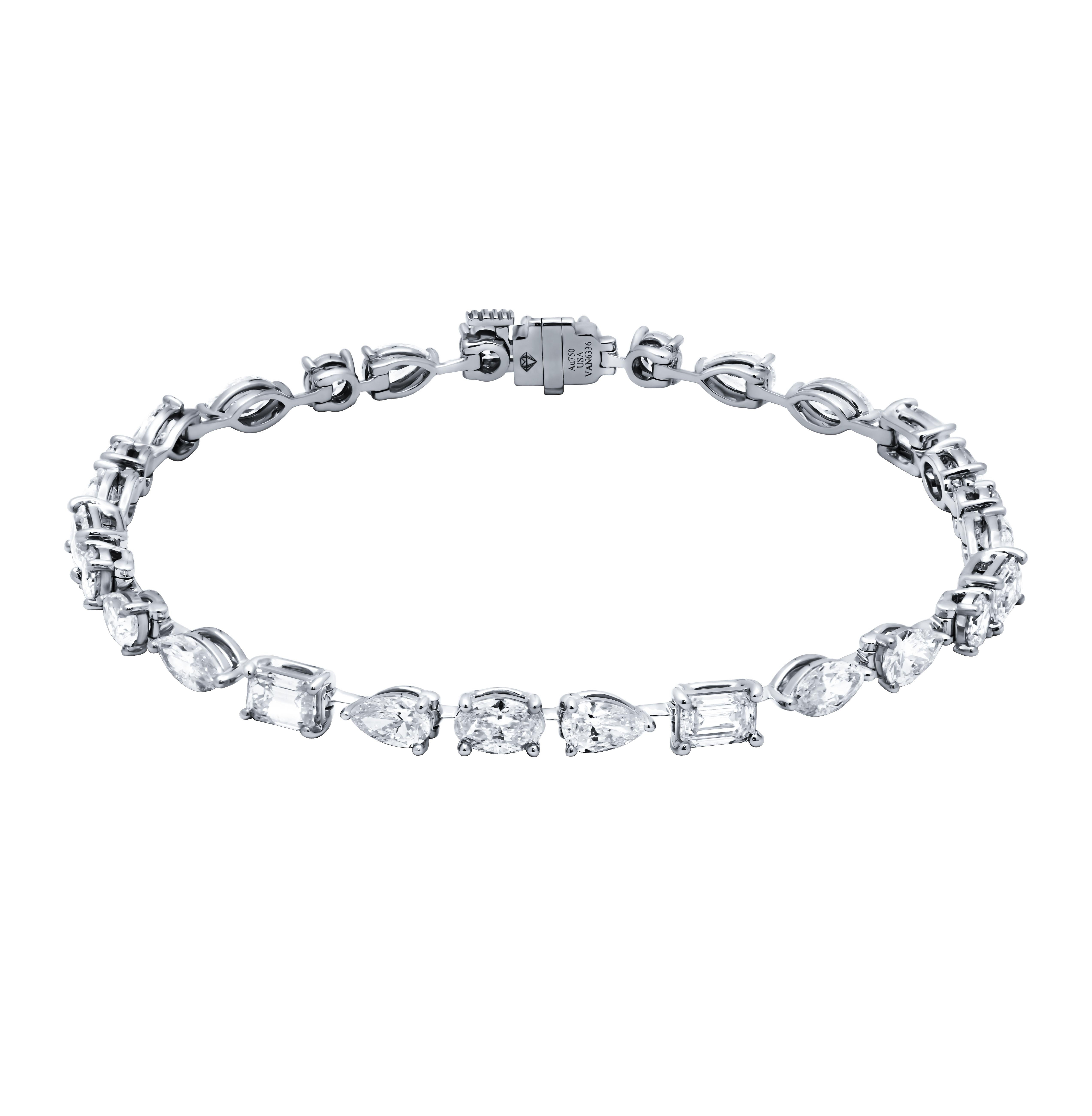 Laissez-vous séduire par l'allure luxueuse de cet exquis bracelet alterné, fabriqué avec les matériaux les plus raffinés et orné d'un ensemble enchanteur de diamants naturels de forme mixte, de couleur F/G et de pureté VS, sertis dans une platine