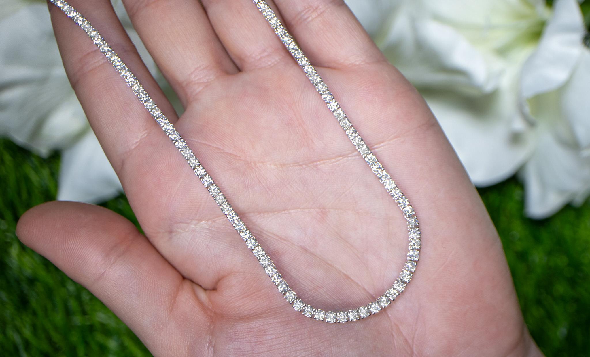 Taille ronde Collier tennis en or 18 carats avec diamants 11,5 carats en vente