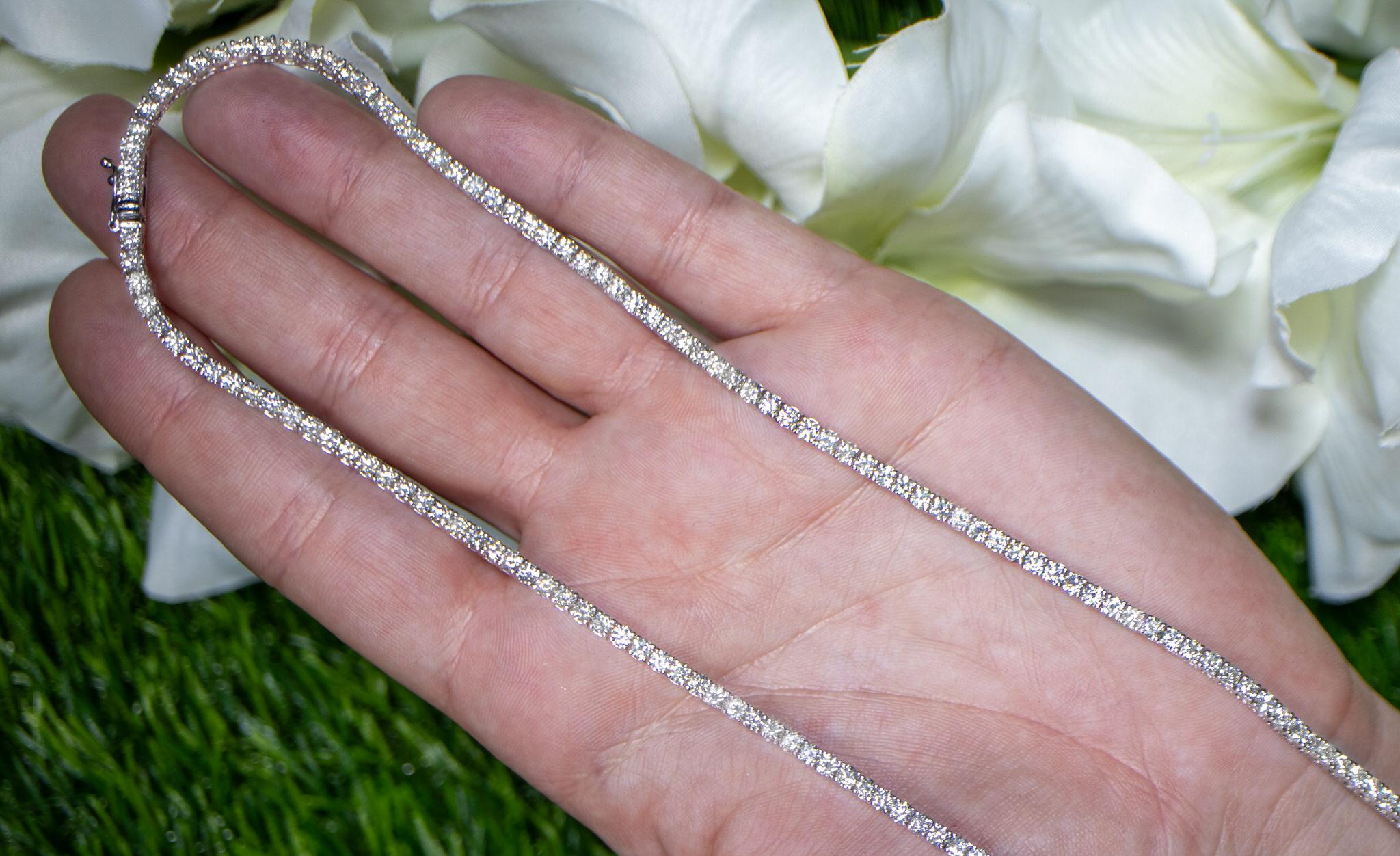 Collier tennis en or 18 carats avec diamants 11,5 carats en vente 1