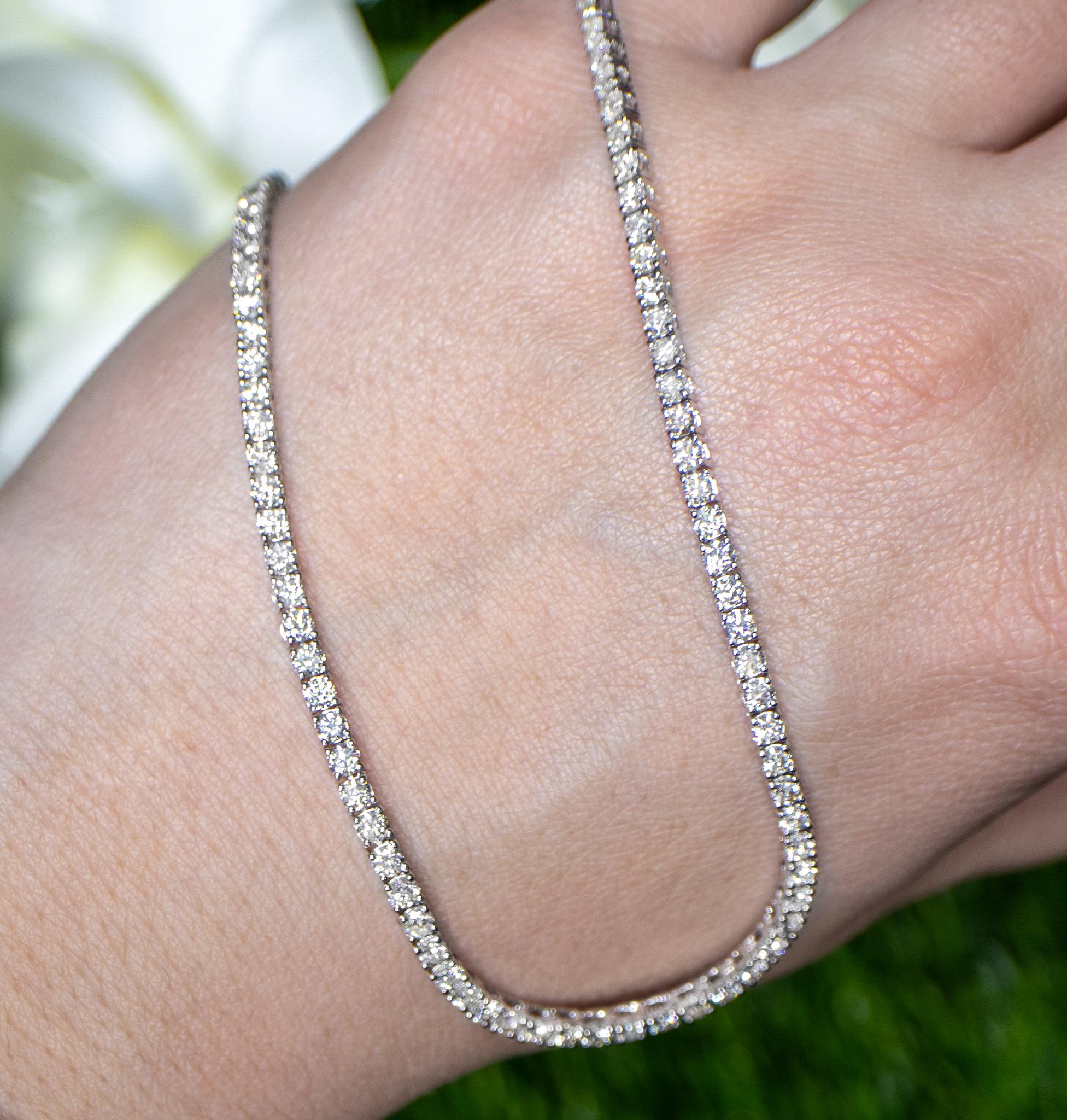 Diamond Tennis Necklace 5.3 Carats 18K Gold For Sale 1
