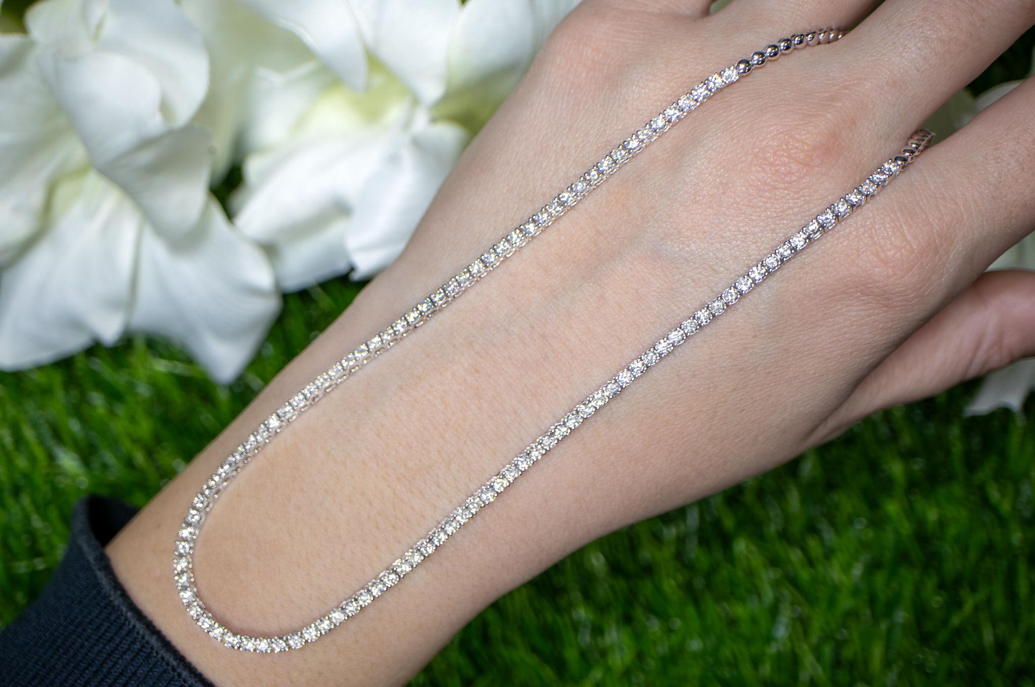 Diamond Tennis Necklace 5.3 Carats 18K Gold For Sale 2