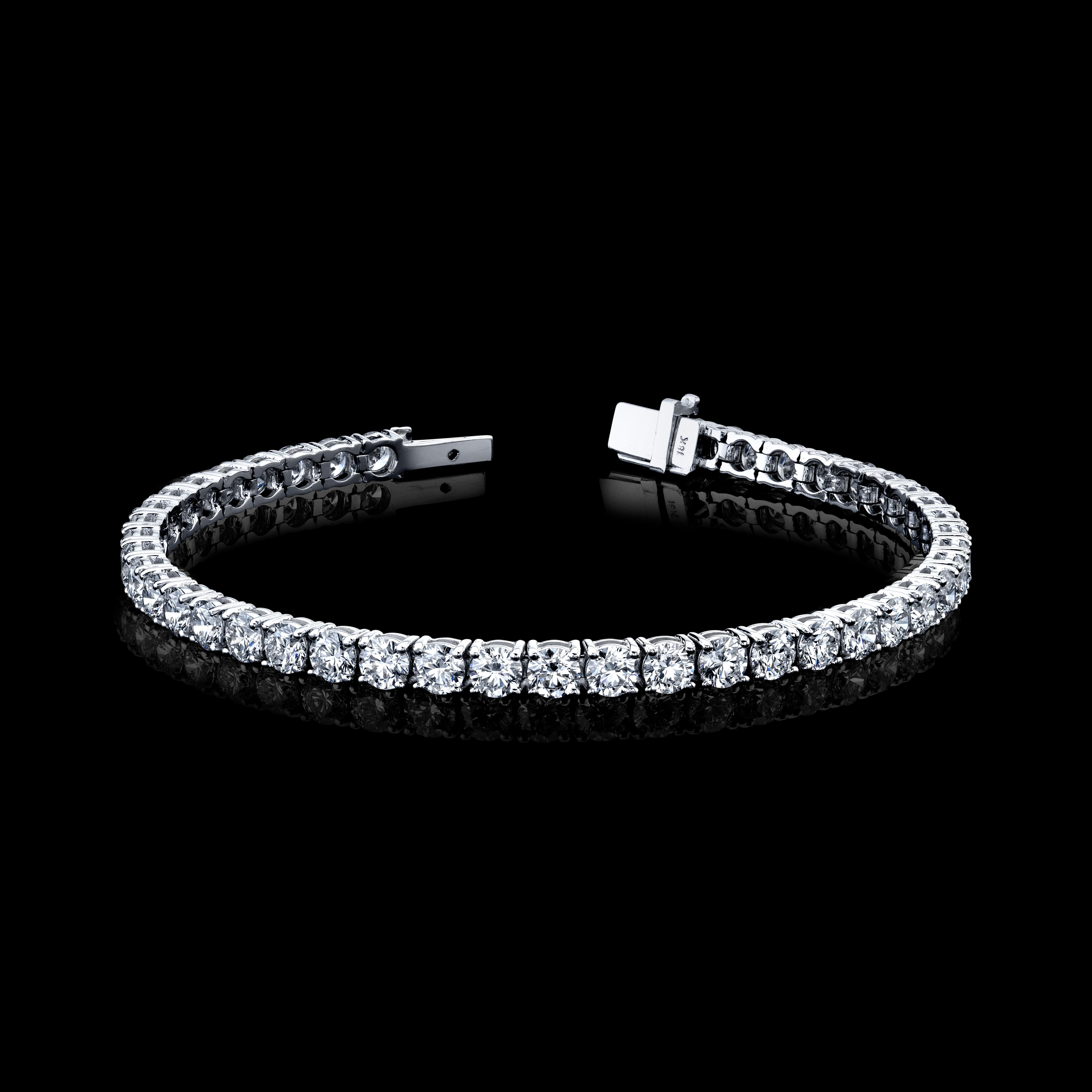 Contemporary Diamond Tennis Necklace and Bracelet Set 20.51 Carats 18 Karat White Gold