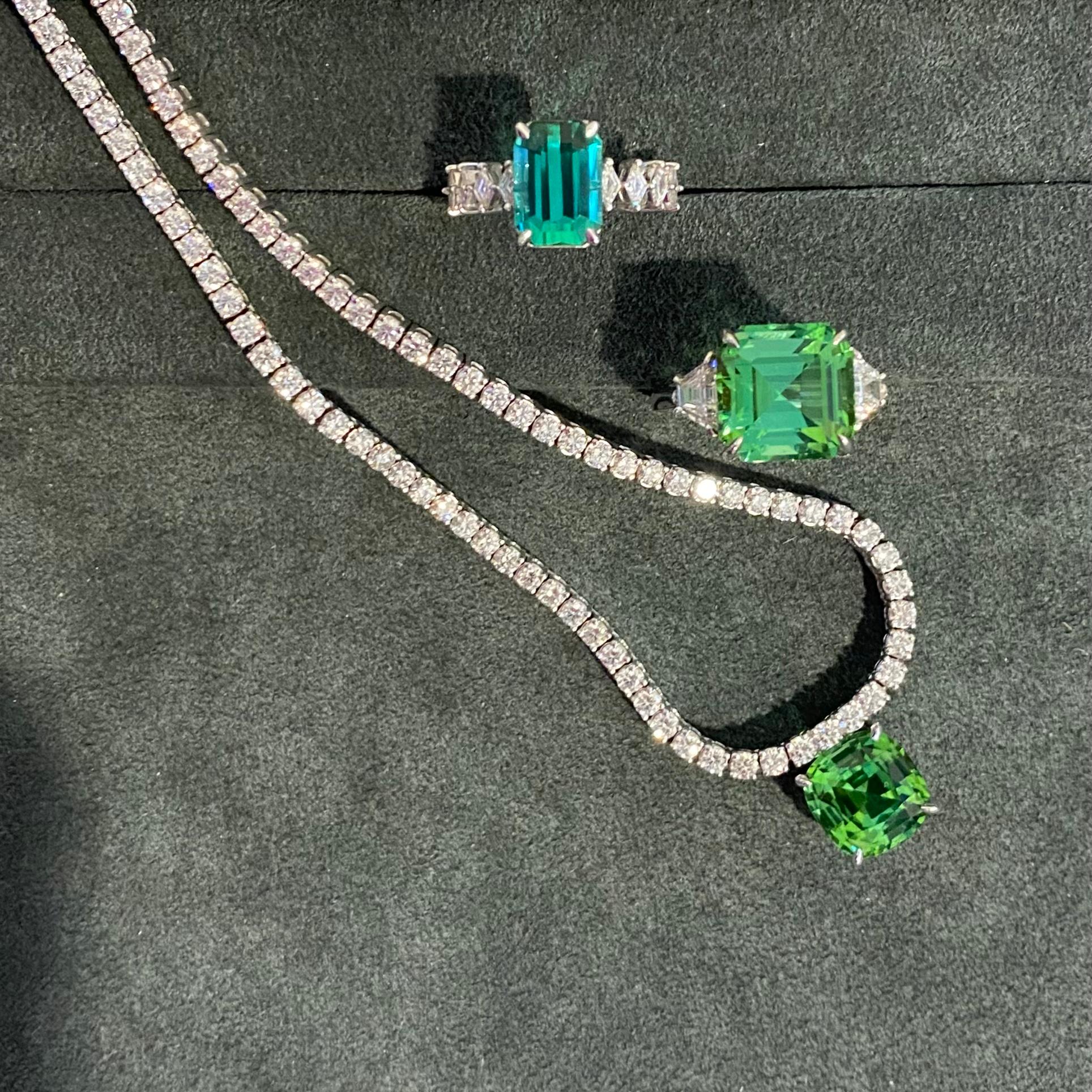 Round Cut Diamond Tennis Necklace with Detachable 7.61 carat Green Tourmaline Pendant For Sale