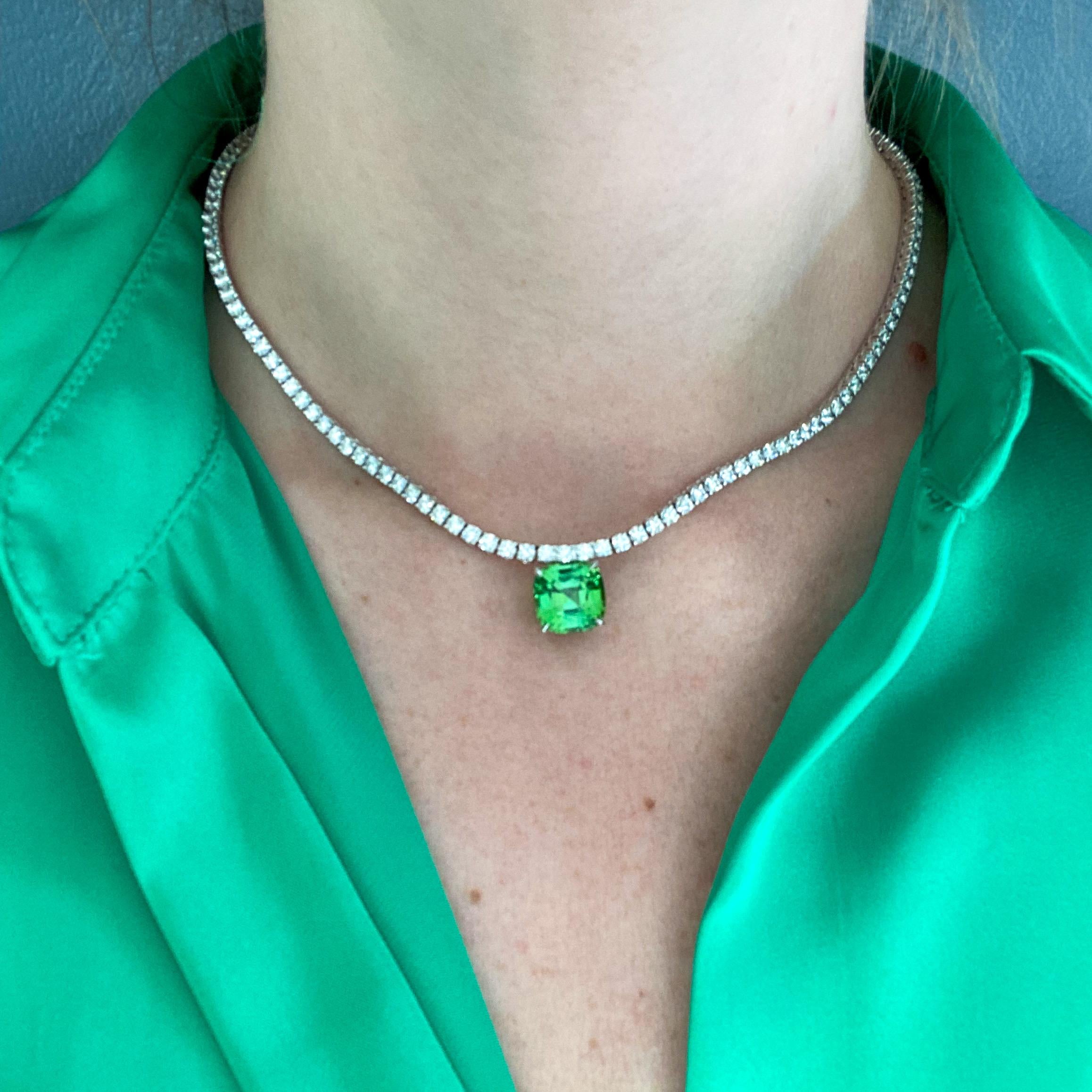 Diamant-Tennis-Halskette mit abnehmbarem 7,61 Karat grünem Turmalin-Anhänger im Zustand „Neu“ im Angebot in Brooklyn, NY