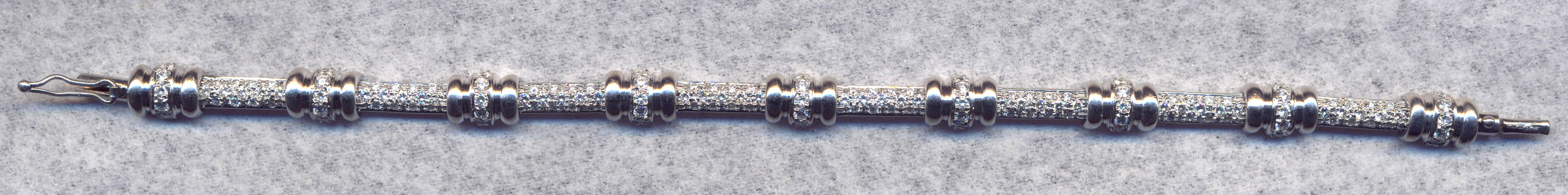 Round Cut Diamond Tennis Style Bracelet in 14 Karat White Gold