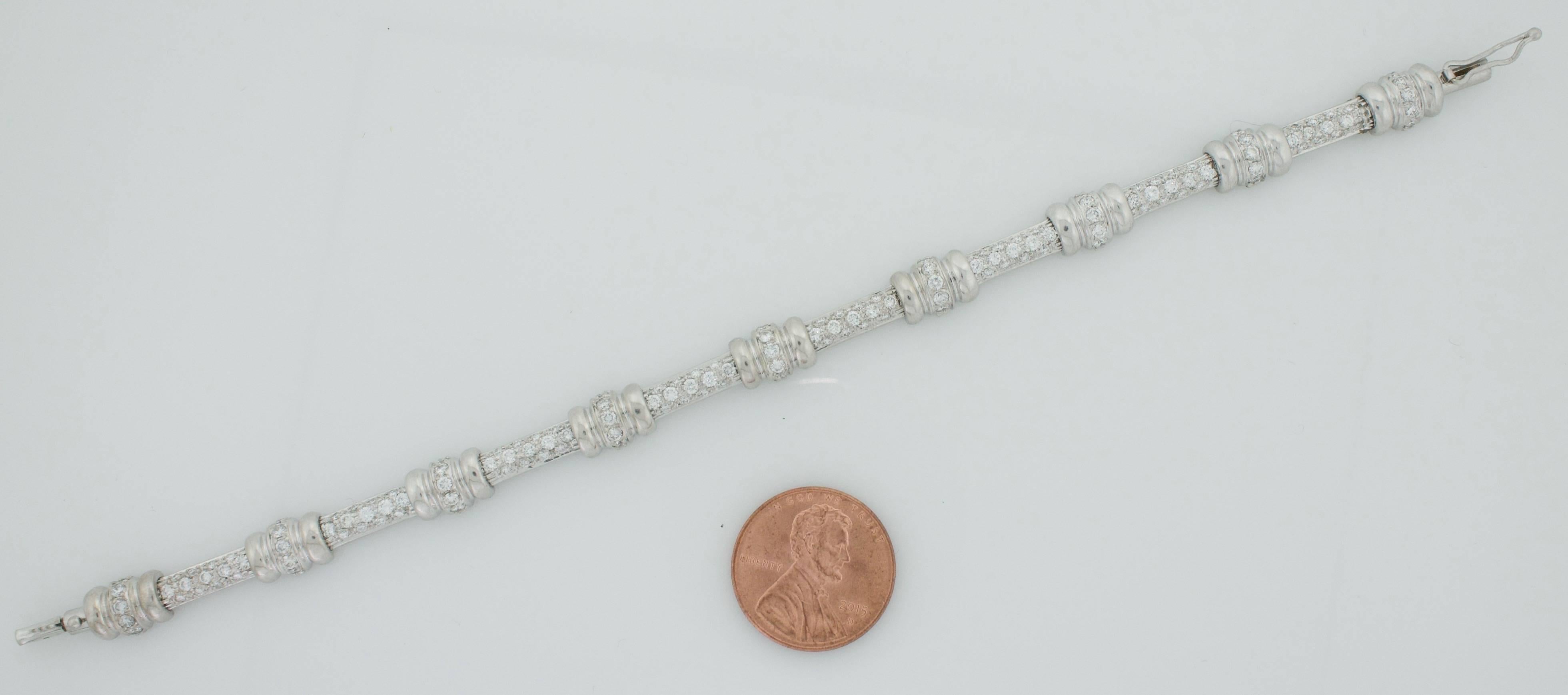 Diamond Tennis Style Bracelet in 14 Karat White Gold In Excellent Condition In Wailea, HI