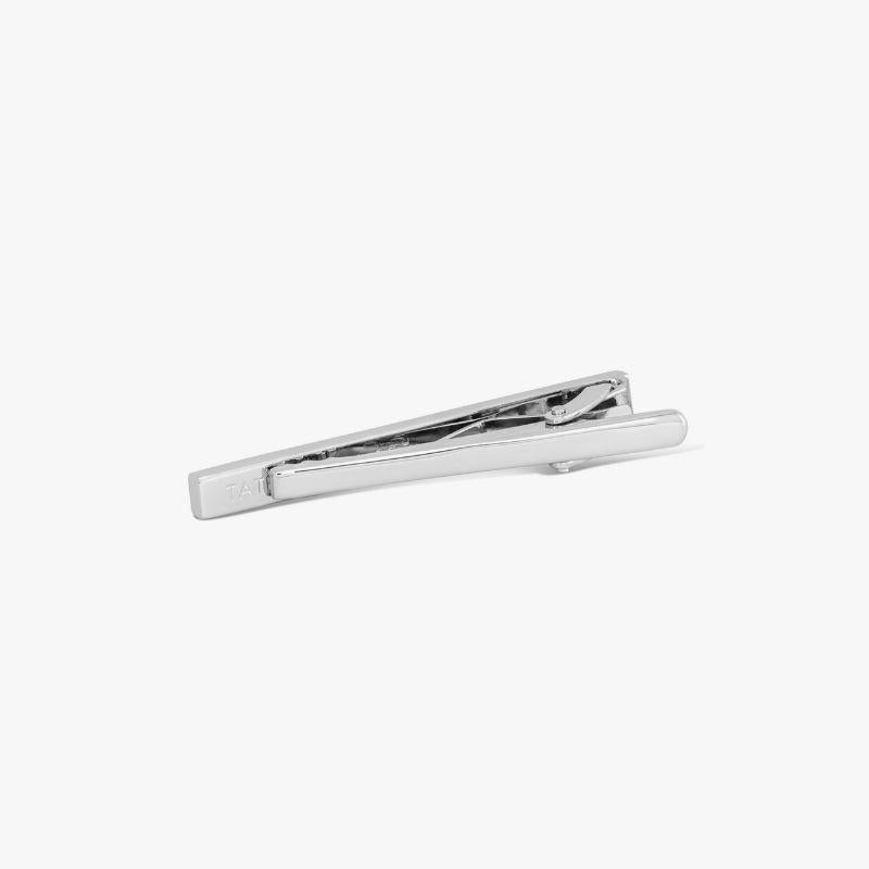 Diamond Textured Tie Clip in Sterling Silver

For the man who likes pure, simple, stylish accessories, this sterling silver tie slide is perfect. With an engraved diamond design that adds texture and interest to a classic style, it maintains its