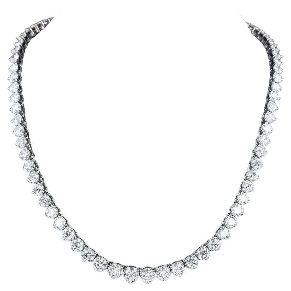 Collier ligne tennis à trois griffes en or blanc 18 carats et diamants, fabriqué en ITALIE en vente