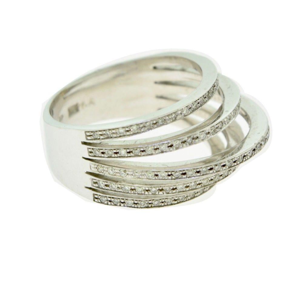 Misura dell'anello:   7

Metallo:  Oro bianco

Purezza del metallo: 18k

Pietre:  Diamanti

Peso:   6,9 grammi

Dimensioni:   1 x 0,5 pollici

Include:  2 anni di garanzia