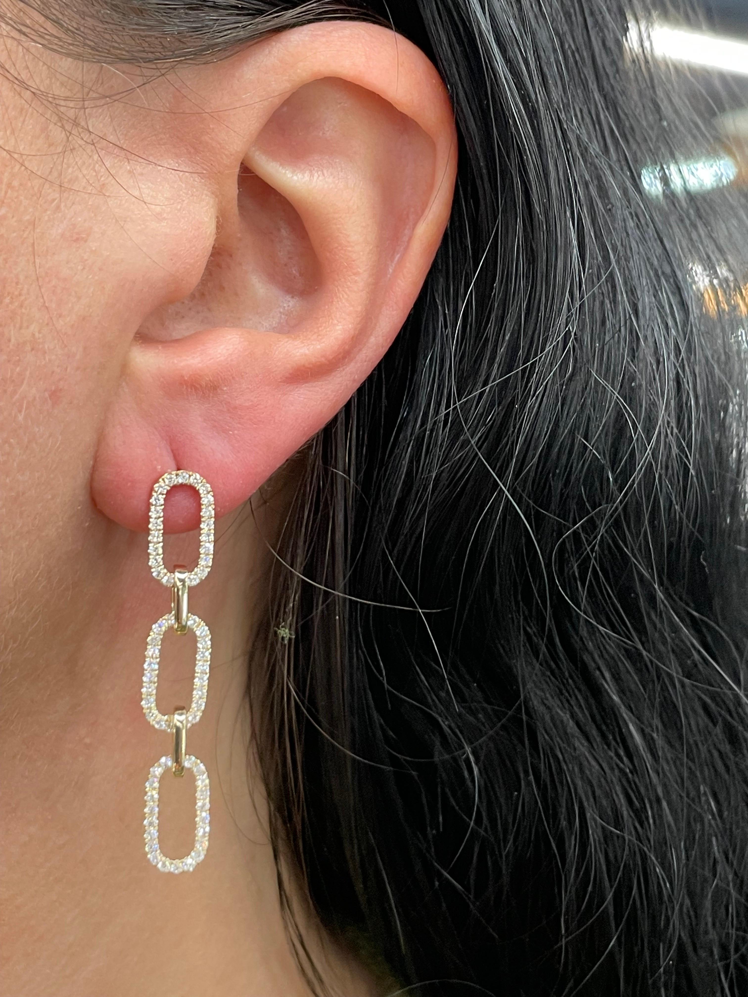 Taille ronde Boucles d'oreilles à motif de trombone avec trois gouttes de diamant 0.99 carats or jaune 14 carats en vente