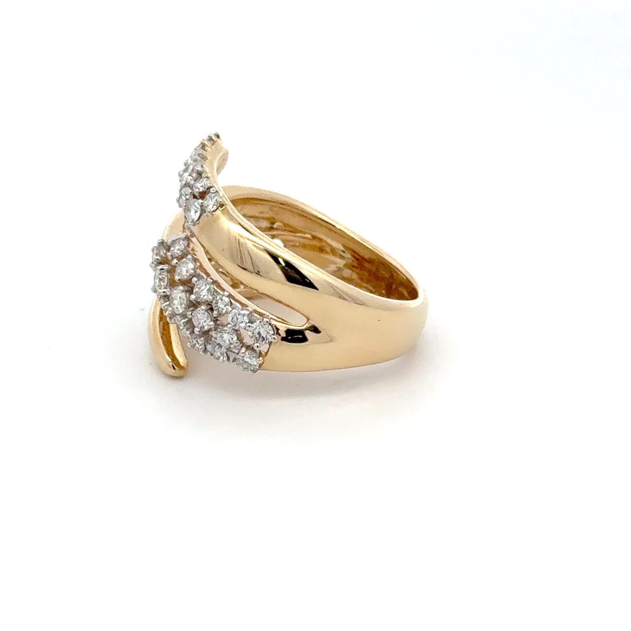 Contemporaneo Anello con diamante a tre file The Row 0,92 carati in oro giallo 14 carati G-H SI1-2 5,9 grammi in vendita
