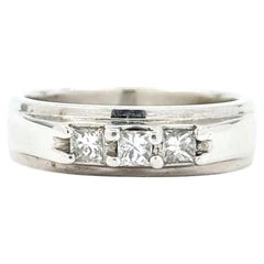 Bague de fiançailles à trois diamants en or blanc 14 carats