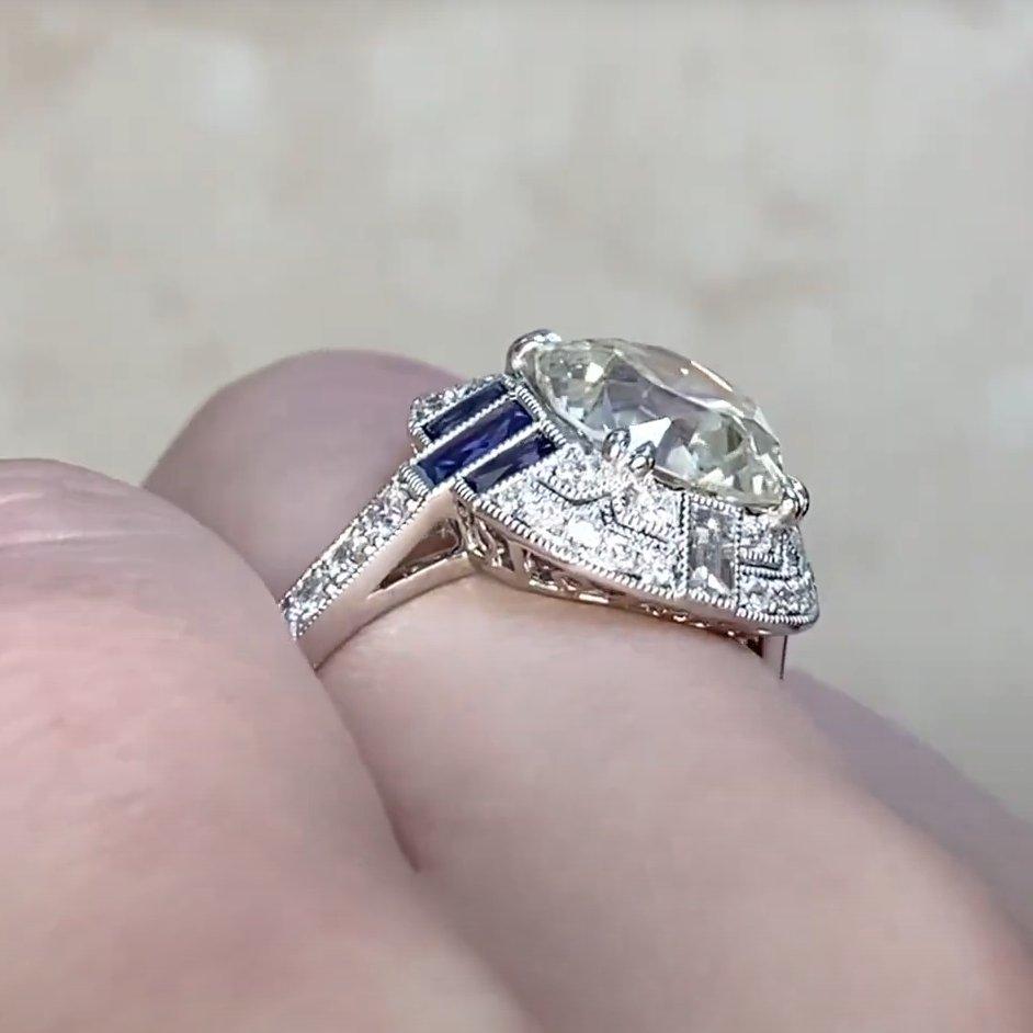 Anillo de compromiso con halo de tres diamantes (aprox. 3,30 quilates), platino Corte cojín antiguo en venta