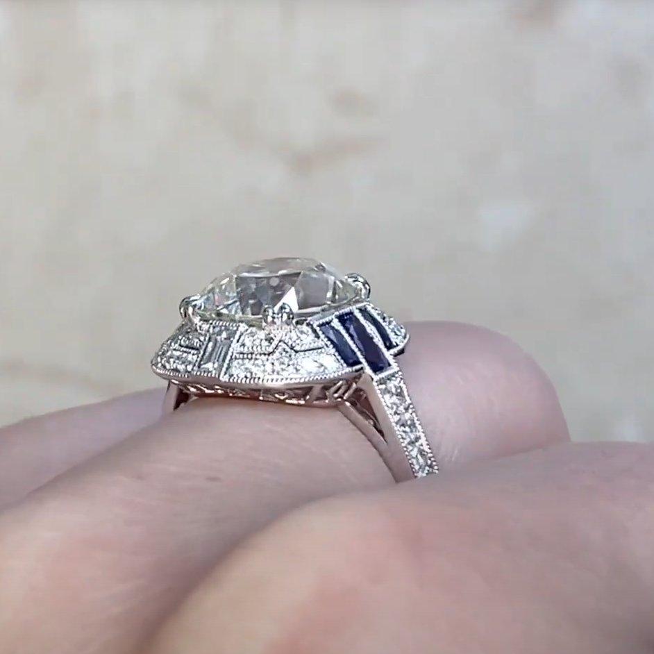 Anillo de compromiso con halo de tres diamantes (aprox. 3,30 quilates), platino en Excelente estado para la venta en New York, NY