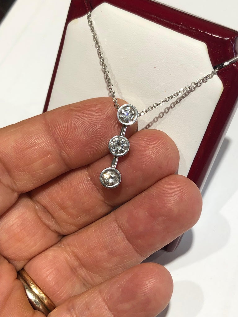 Diamond Three Stone Pendant Necklace White Gold For Sale at 1stDibs