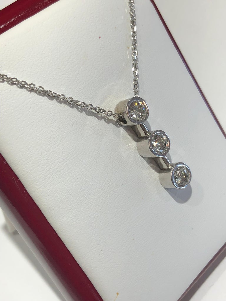 Diamond Three Stone Pendant Necklace White Gold For Sale at 1stDibs
