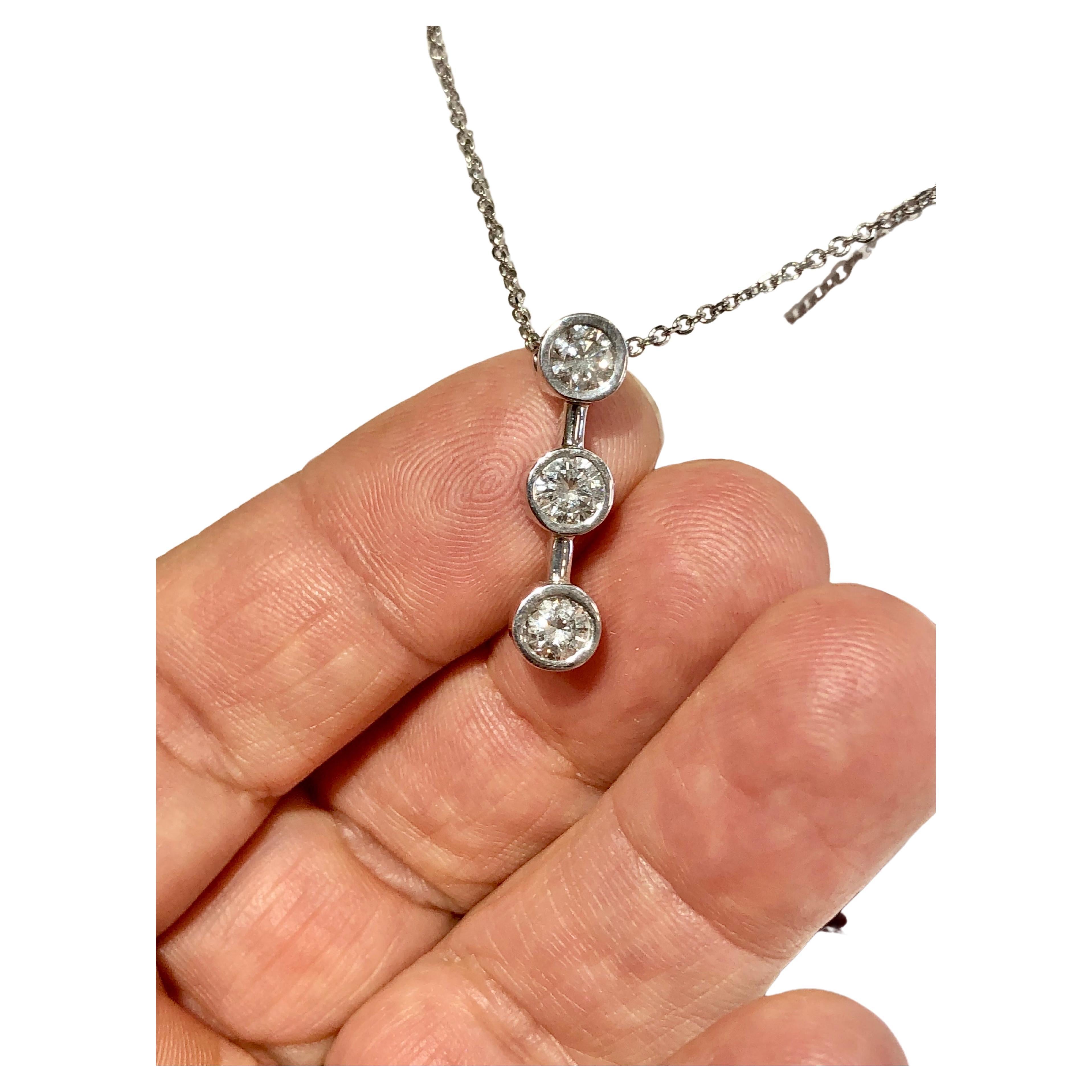 Diamant-Drei-Stein-Anhänger-Halskette Weißgold im Angebot
