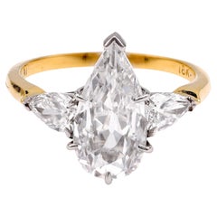 Anillo de diamantes y tres piedras
